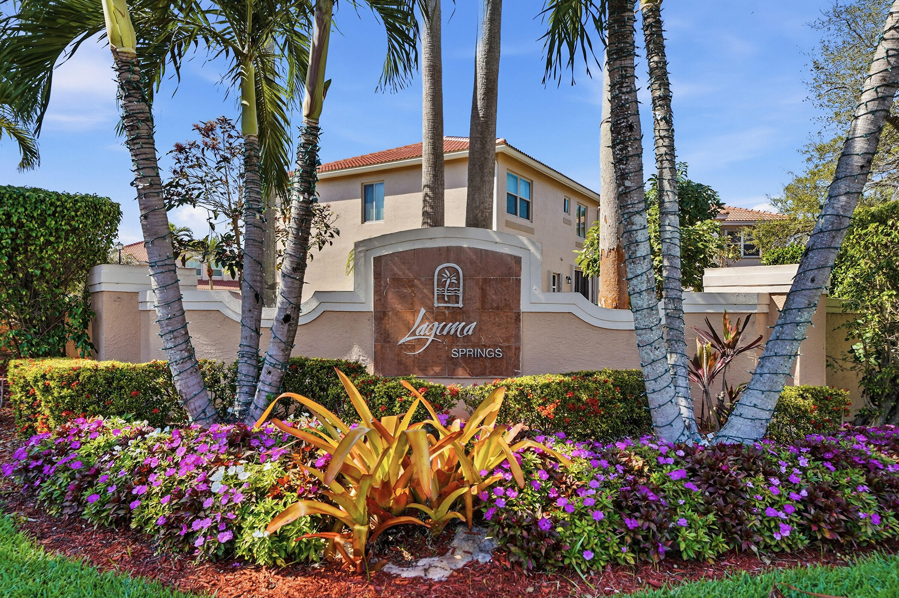 COUNTRY CLUB VILLAGE - Residential Lease