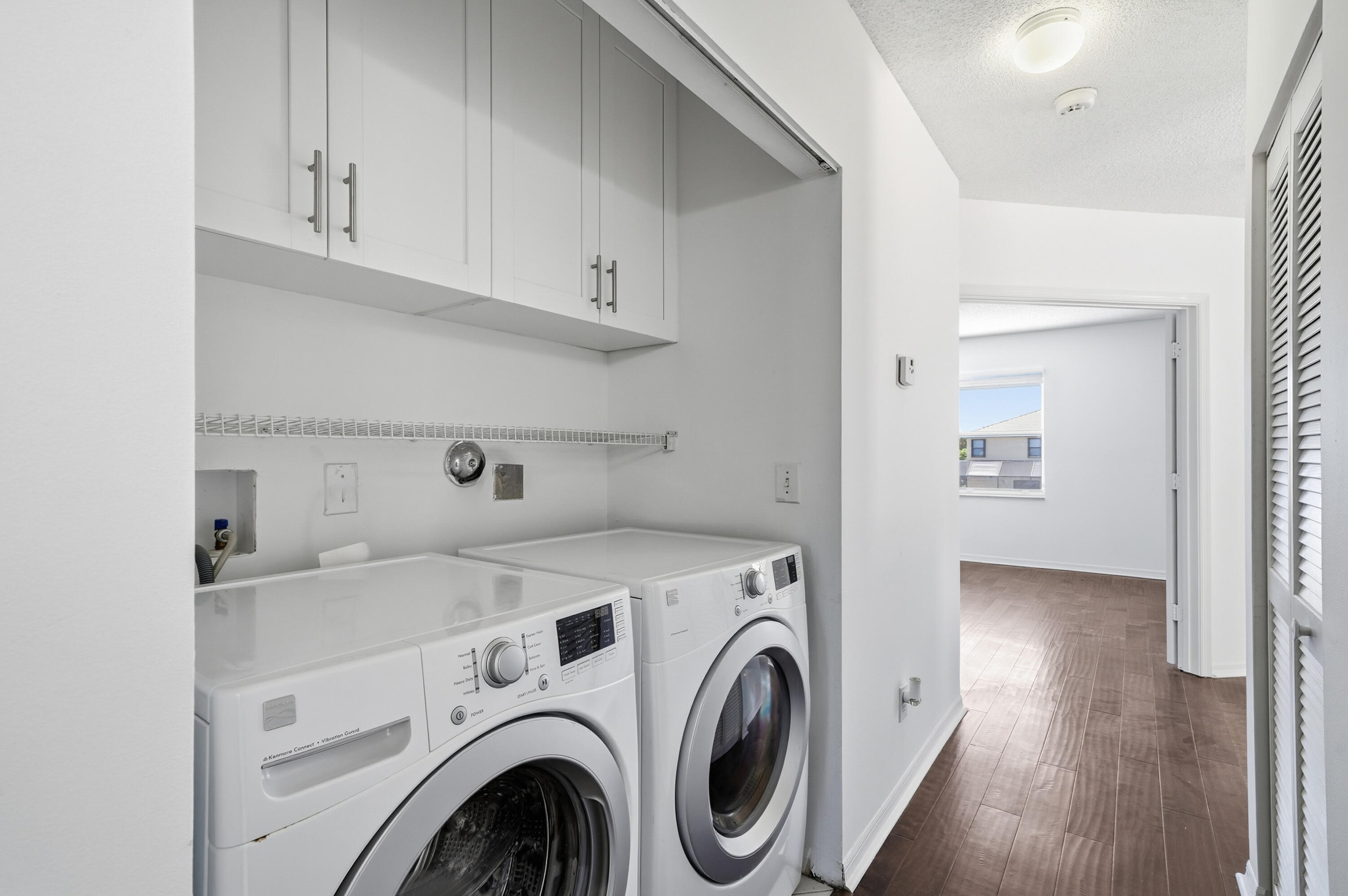 COUNTRY CLUB VILLAGE - Residential Lease