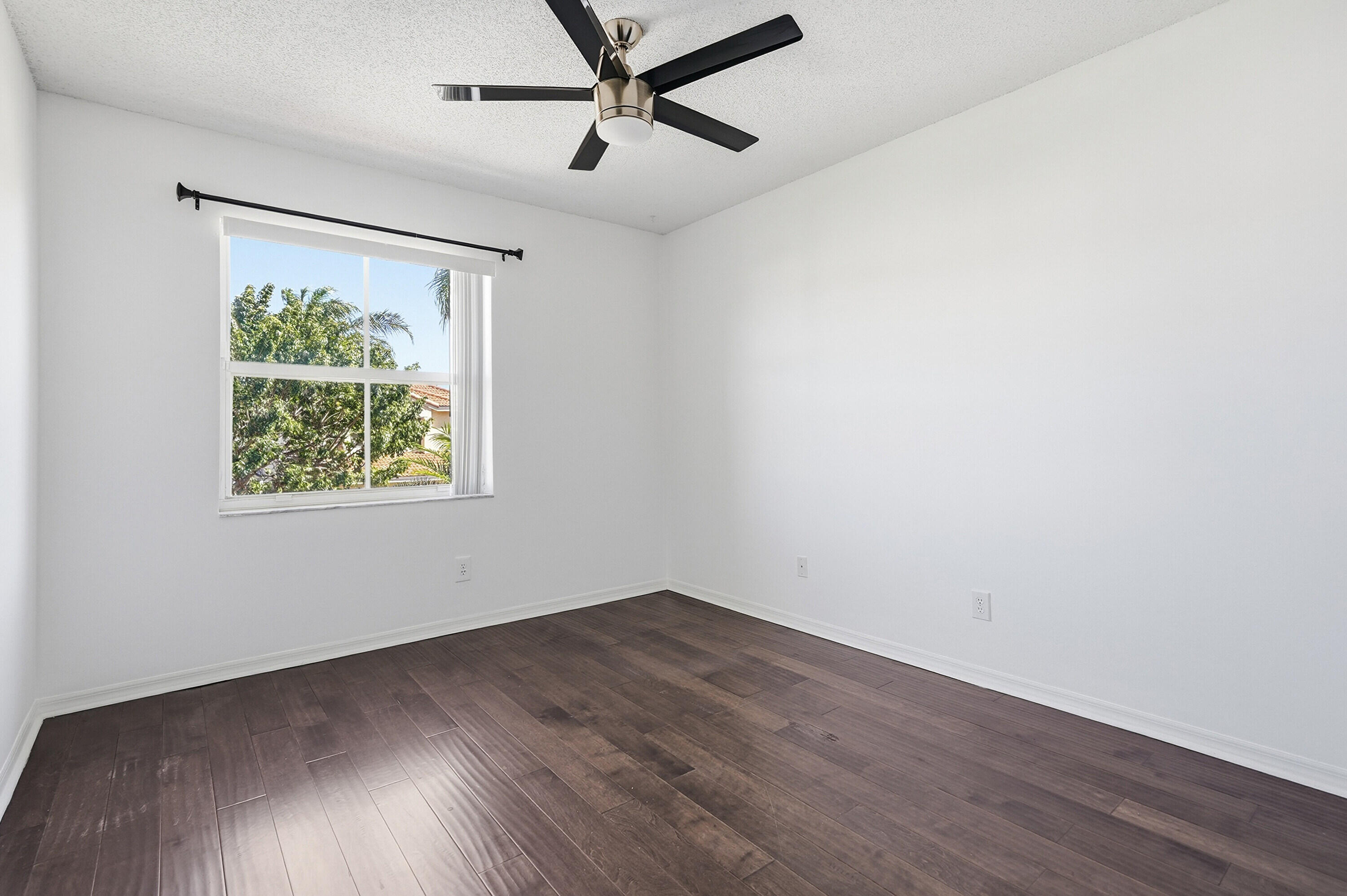 COUNTRY CLUB VILLAGE - Residential Lease