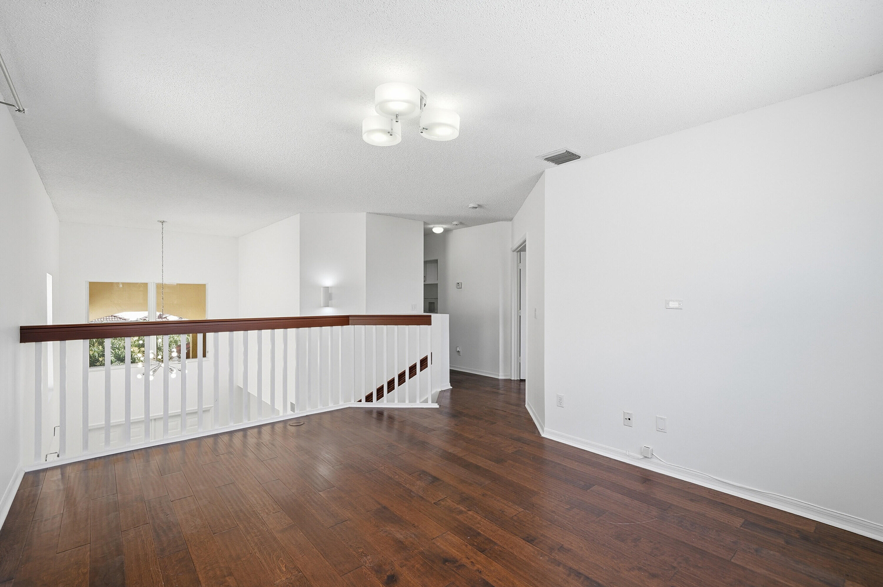 COUNTRY CLUB VILLAGE - Residential Lease