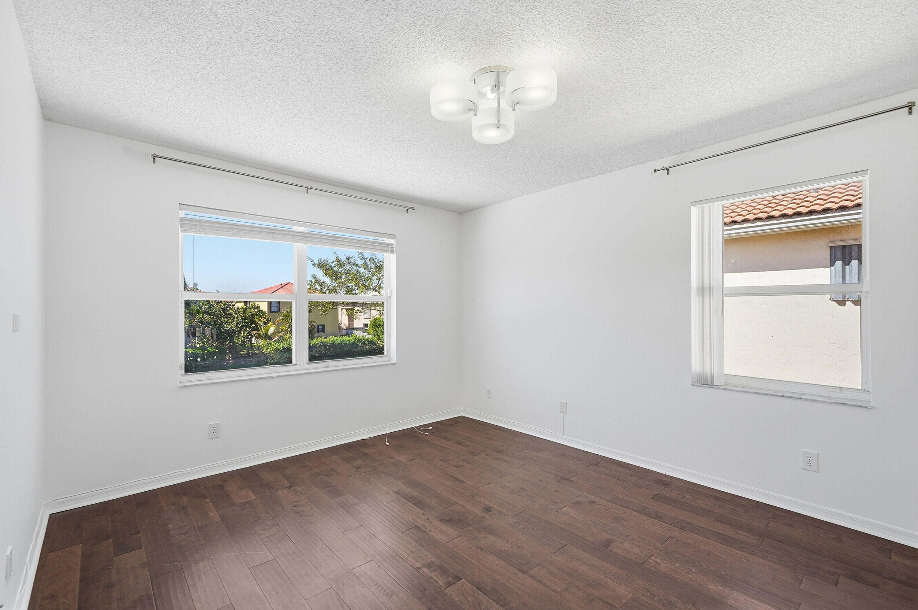 COUNTRY CLUB VILLAGE - Residential Lease