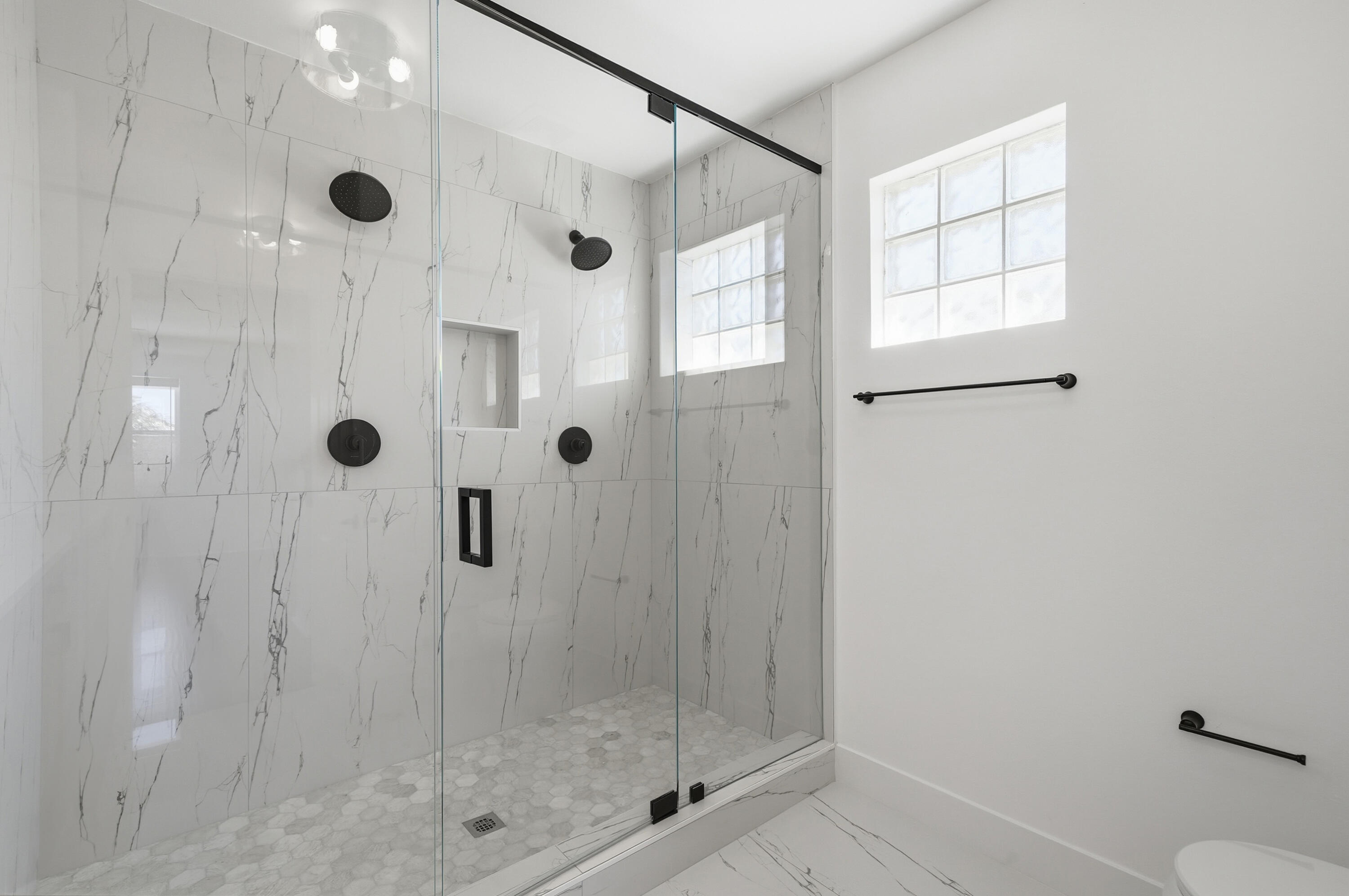 COUNTRY CLUB VILLAGE - Residential Lease