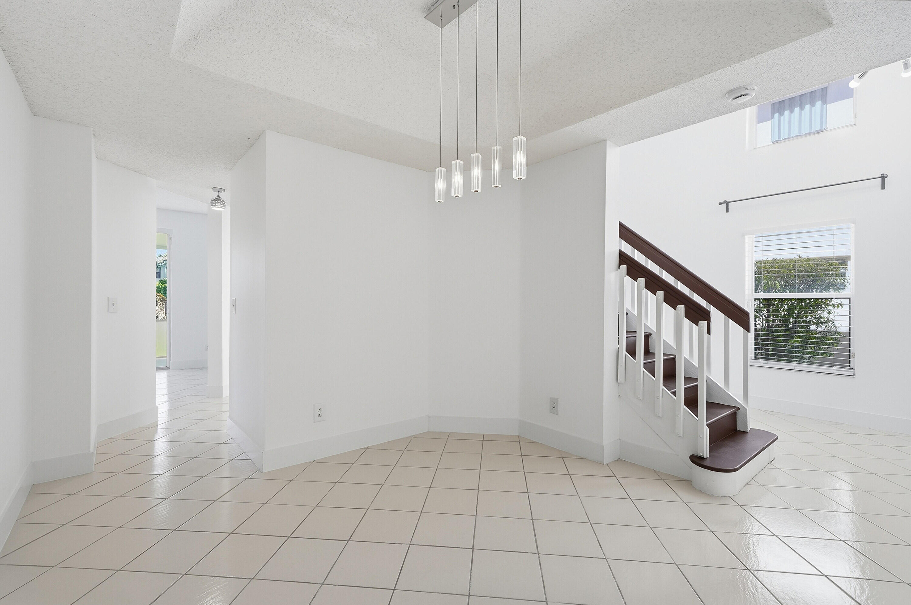 COUNTRY CLUB VILLAGE - Residential Lease