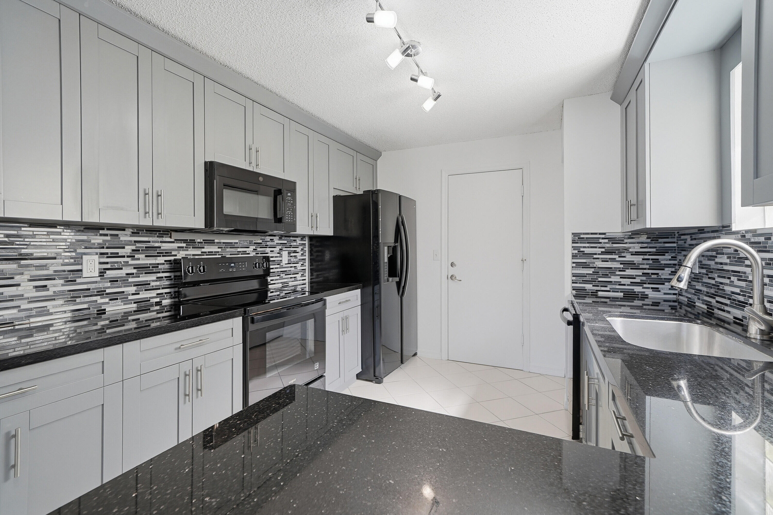 COUNTRY CLUB VILLAGE - Residential Lease