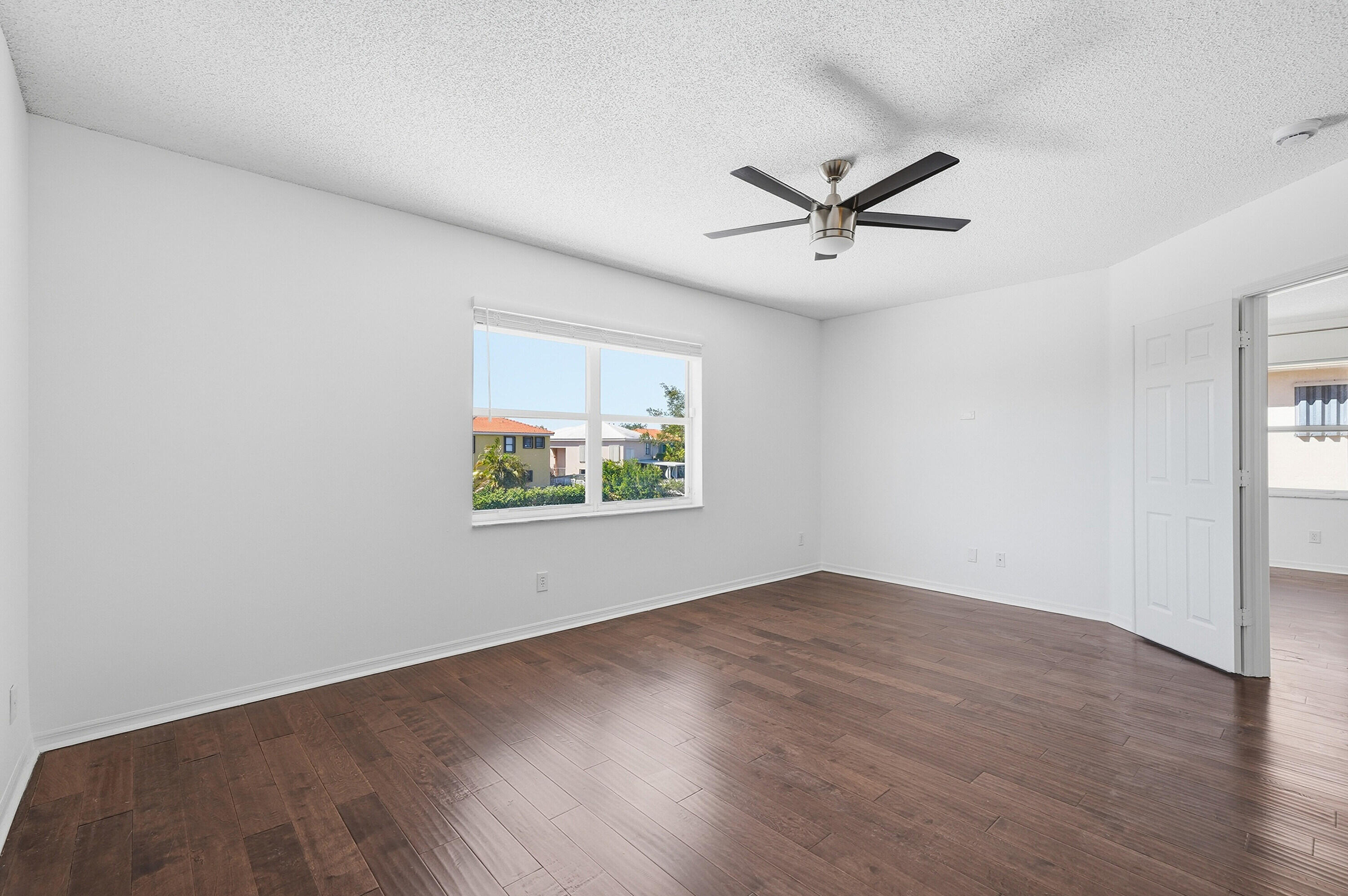 COUNTRY CLUB VILLAGE - Residential Lease