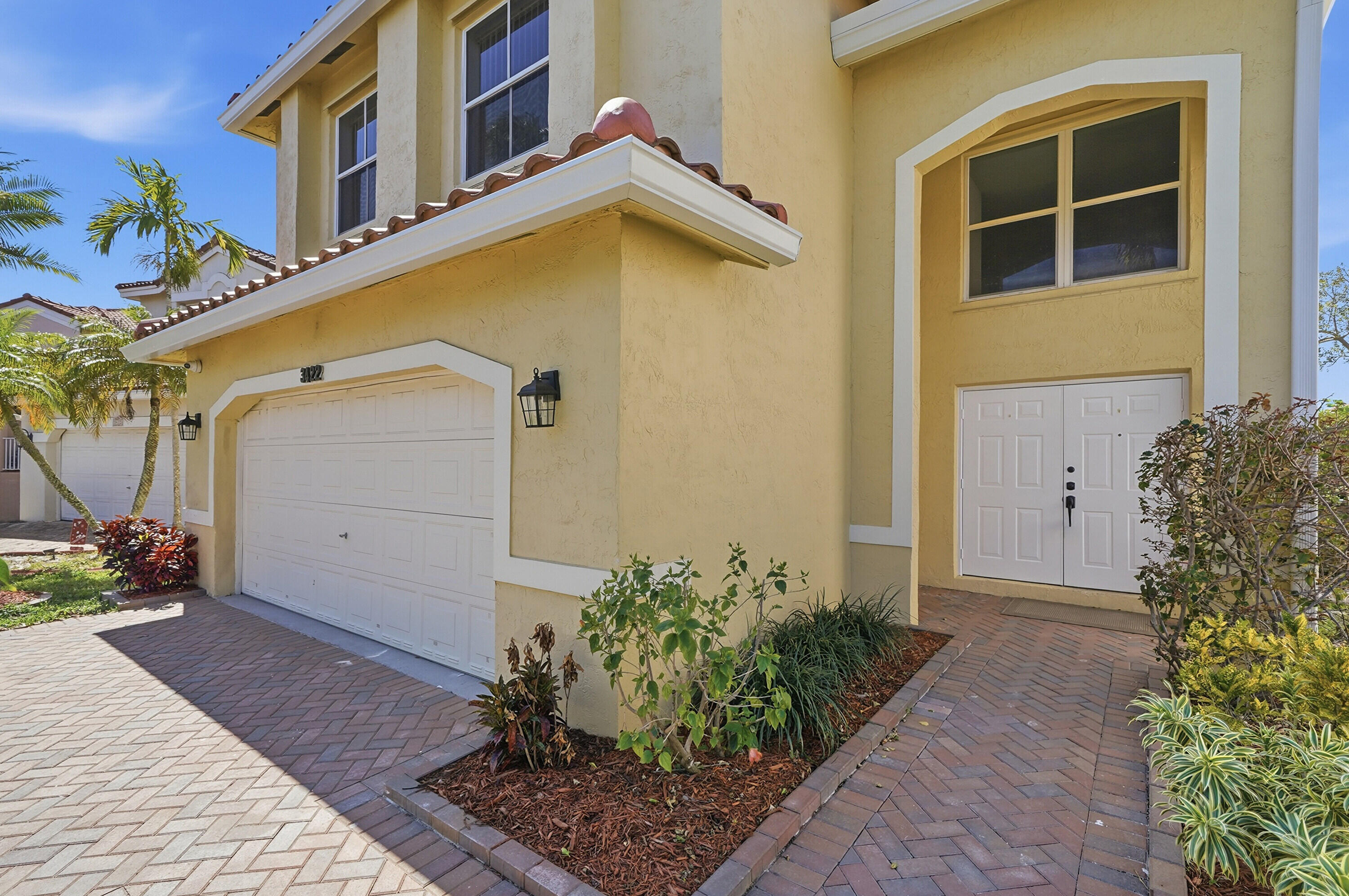 COUNTRY CLUB VILLAGE - Residential Lease