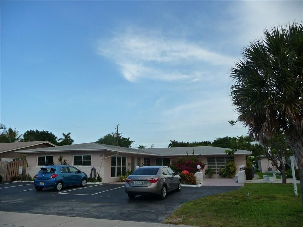 Photo of 1260 SE 3rd Court #8, Deerfield Beach, FL 33441 (MLS # F10556013)