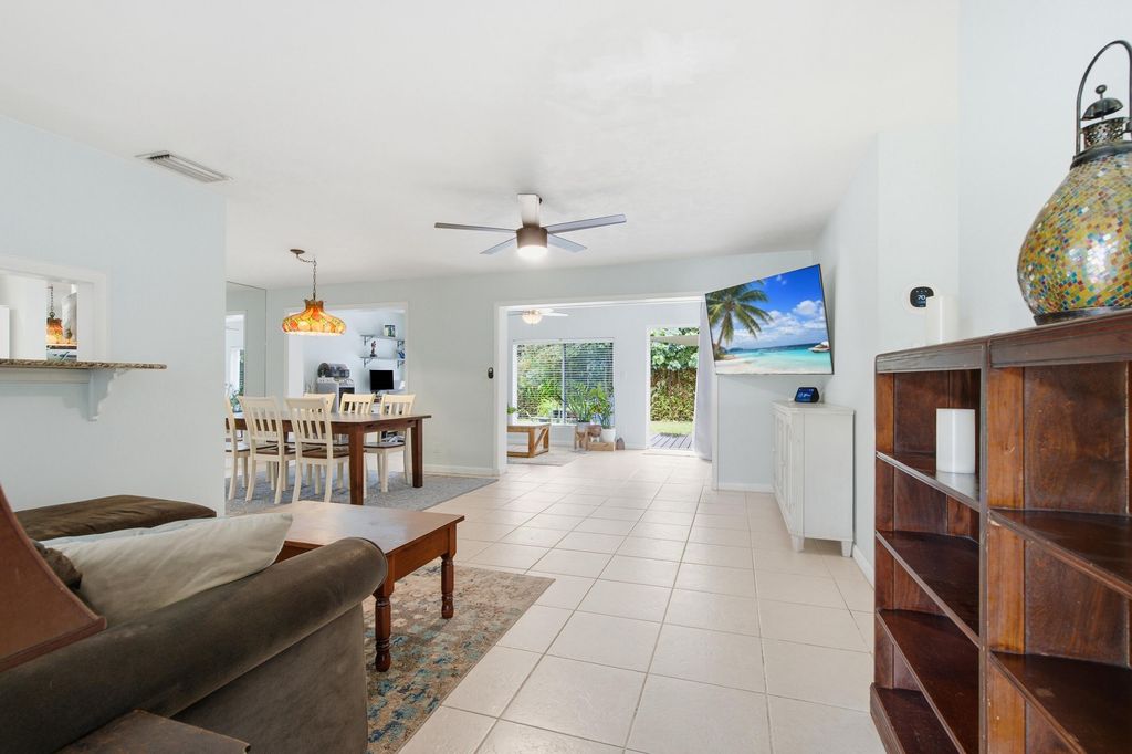 Photo of 1515 Treemont Avenue, Jupiter, FL 33469 (MLS # R11164897)