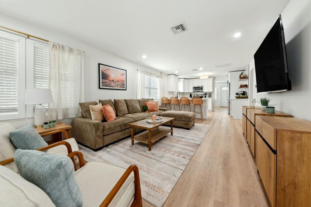 Photo of 125 NW 3rd Avenue, Delray Beach, FL 33444 (MLS # R11065101)