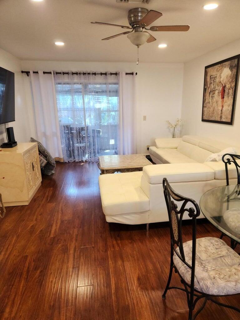 CRESTHAVEN VILLAS 1 CONDO - Residential