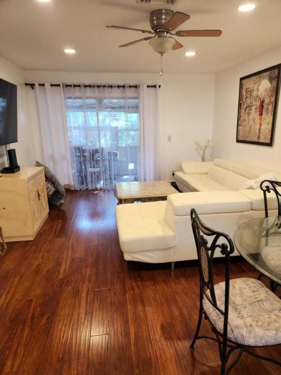 2790 E Ashley Drive E E