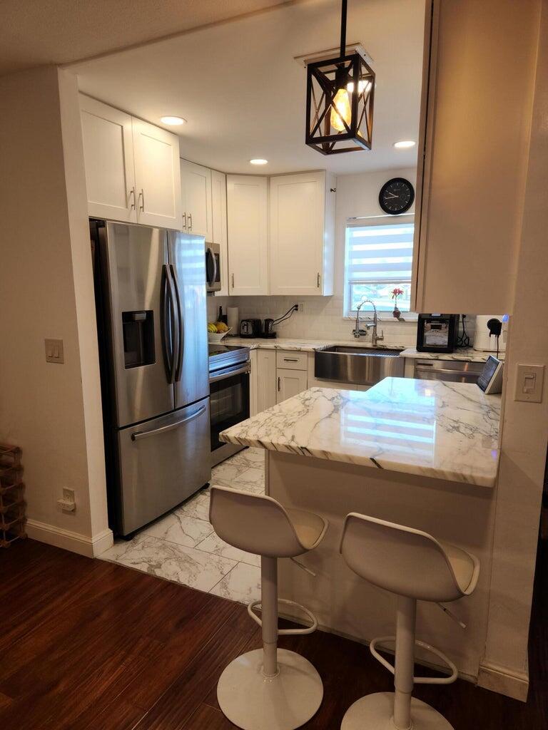 CRESTHAVEN VILLAS 1 CONDO - Residential