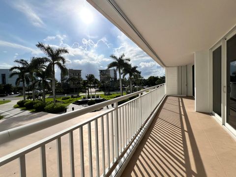 A home in South Palm Beach