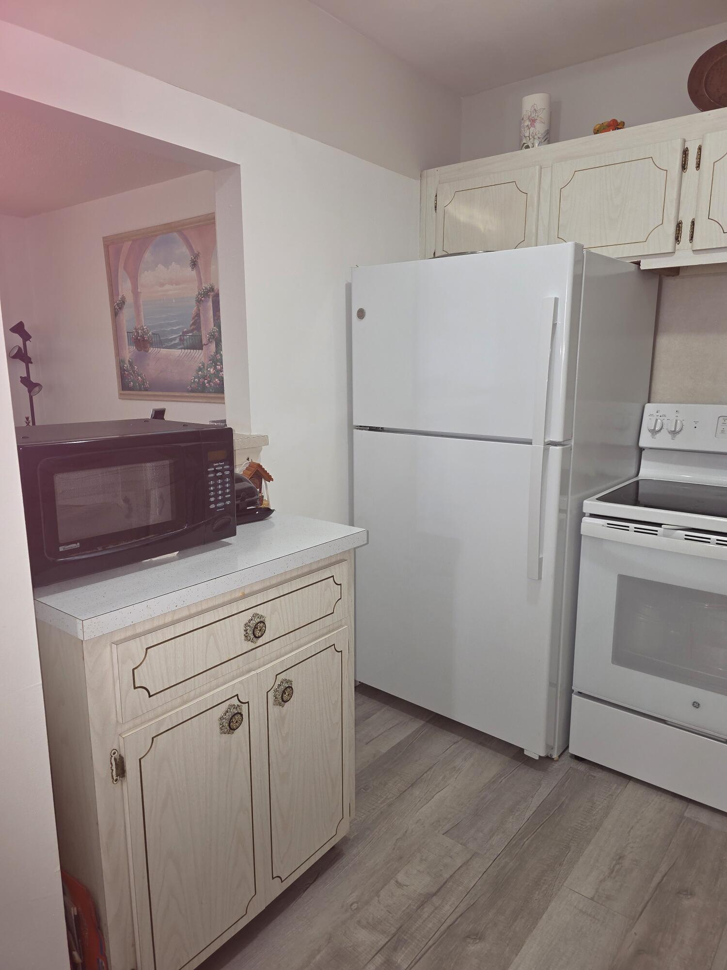 EASTHAMPTON CONDO - Residential