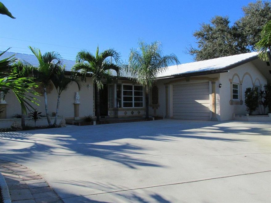 Lowest Priced home in Tequesta Country Club.
Impact Windows.  Split floor plan.  Great Location.
