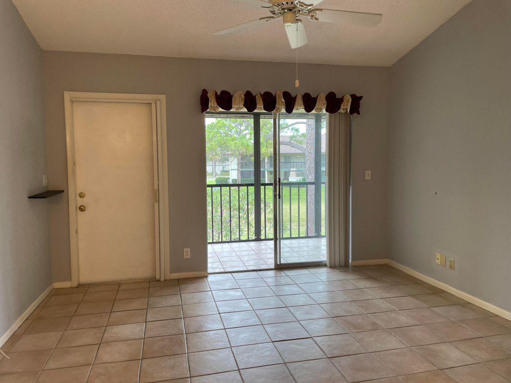 Photo of 6479 Chasewood Drive #G, Jupiter, FL 33458 (MLS # R10948871)