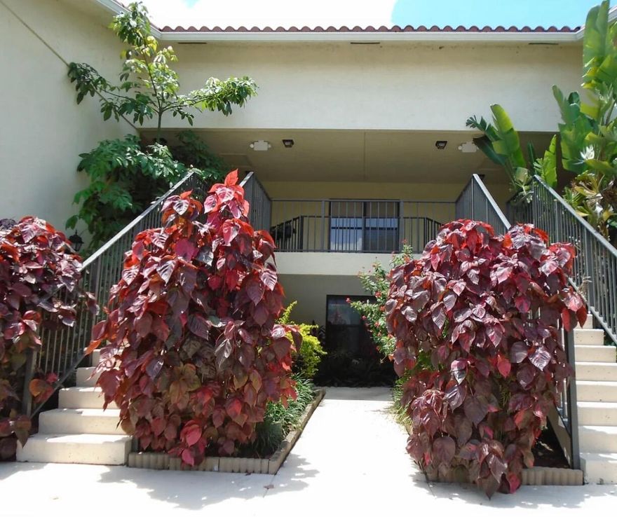 Turn-key condo minutes from FL Turnpike, entertainment and shopping. This well maintained second floor unit features in unit washer and dryer, stainless steel kitchen appliances and freshly painted walls perfectly located between the Western communities, Wellington Mall, and downtown West Palm Beach.