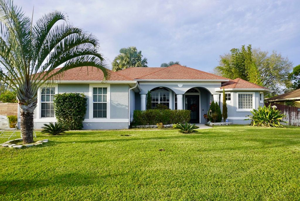 Photo of 1085 SW Liberty Avenue, Port Saint Lucie, FL 34953 (MLS # R10965088)