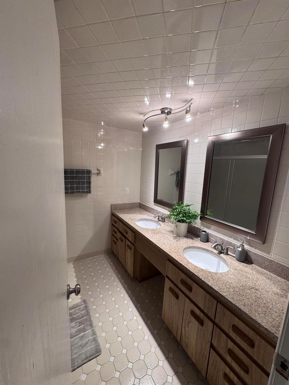 INDIGO WOODS EAST CONDO P - Residential Lease