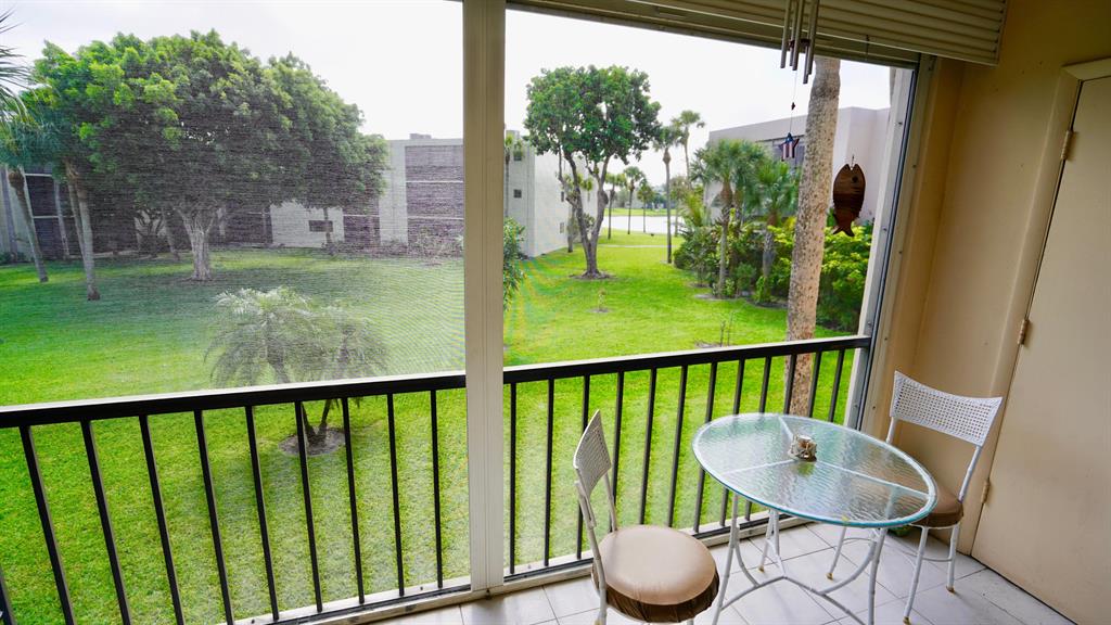 SEAGRAPE COND - Residential