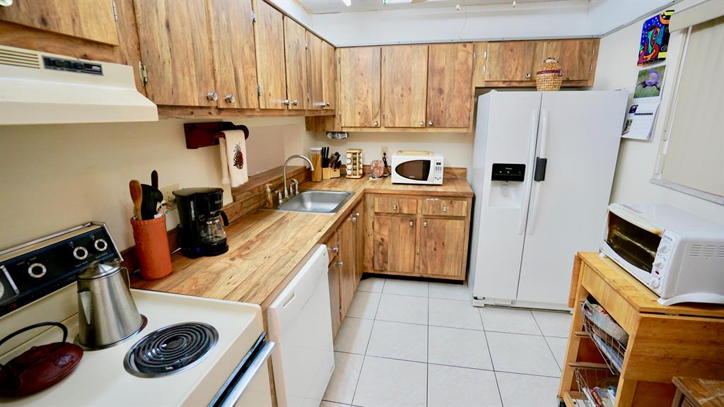 SEAGRAPE COND - Residential