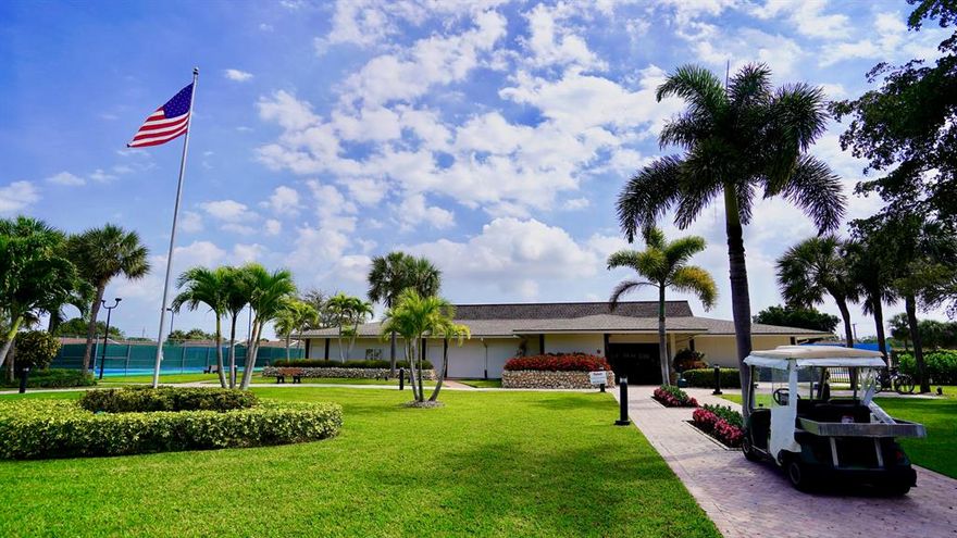 Beautiful  Water Views from your balcony in this 2 bedroom 2 Bathroom Condominium, access your balcony from your living room and master bedroom and have your morning coffee looking over the Lake and Garden.
Spacious unit with dining area and walk-in closet .Country Club like amenities ,Tennis , Pool and Clubhouse with low HOA fees.
Great location close to shopping and the Beaches.
Extra storage room on the balcony .