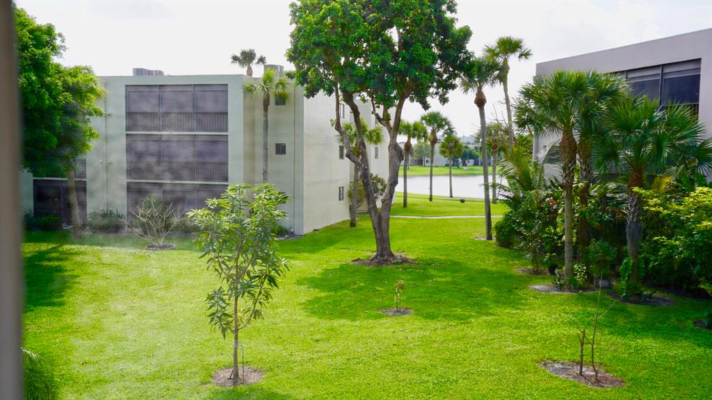 SEAGRAPE COND - Residential