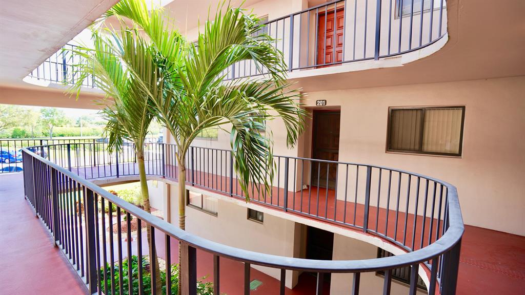 SEAGRAPE COND - Residential