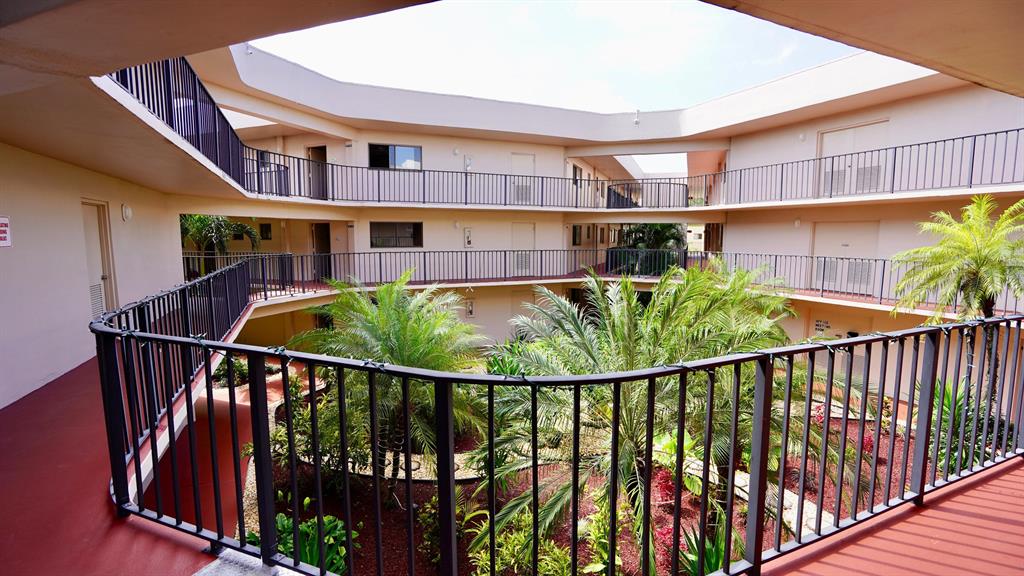 SEAGRAPE COND - Residential