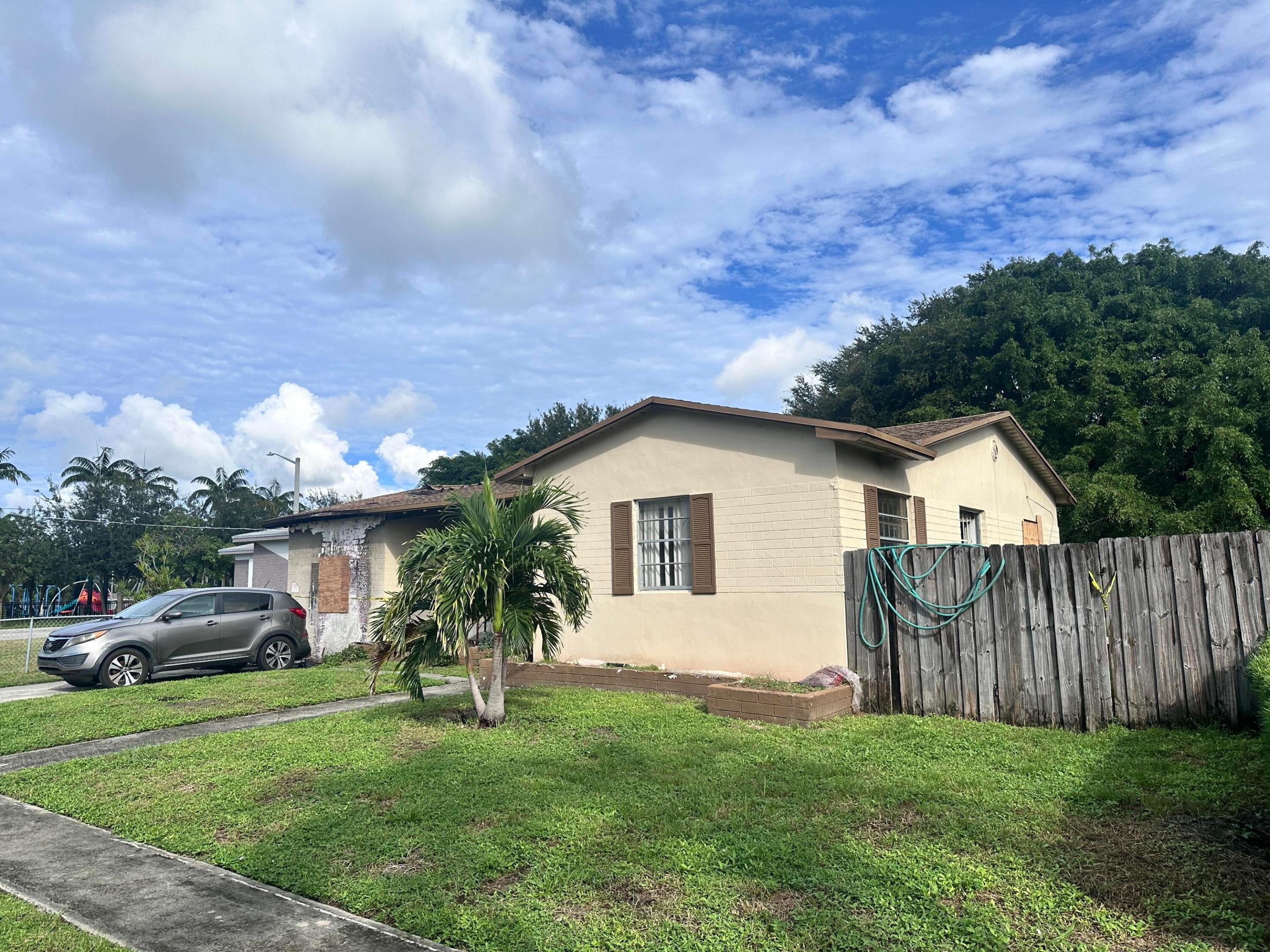 712 NW 9TH Court NW