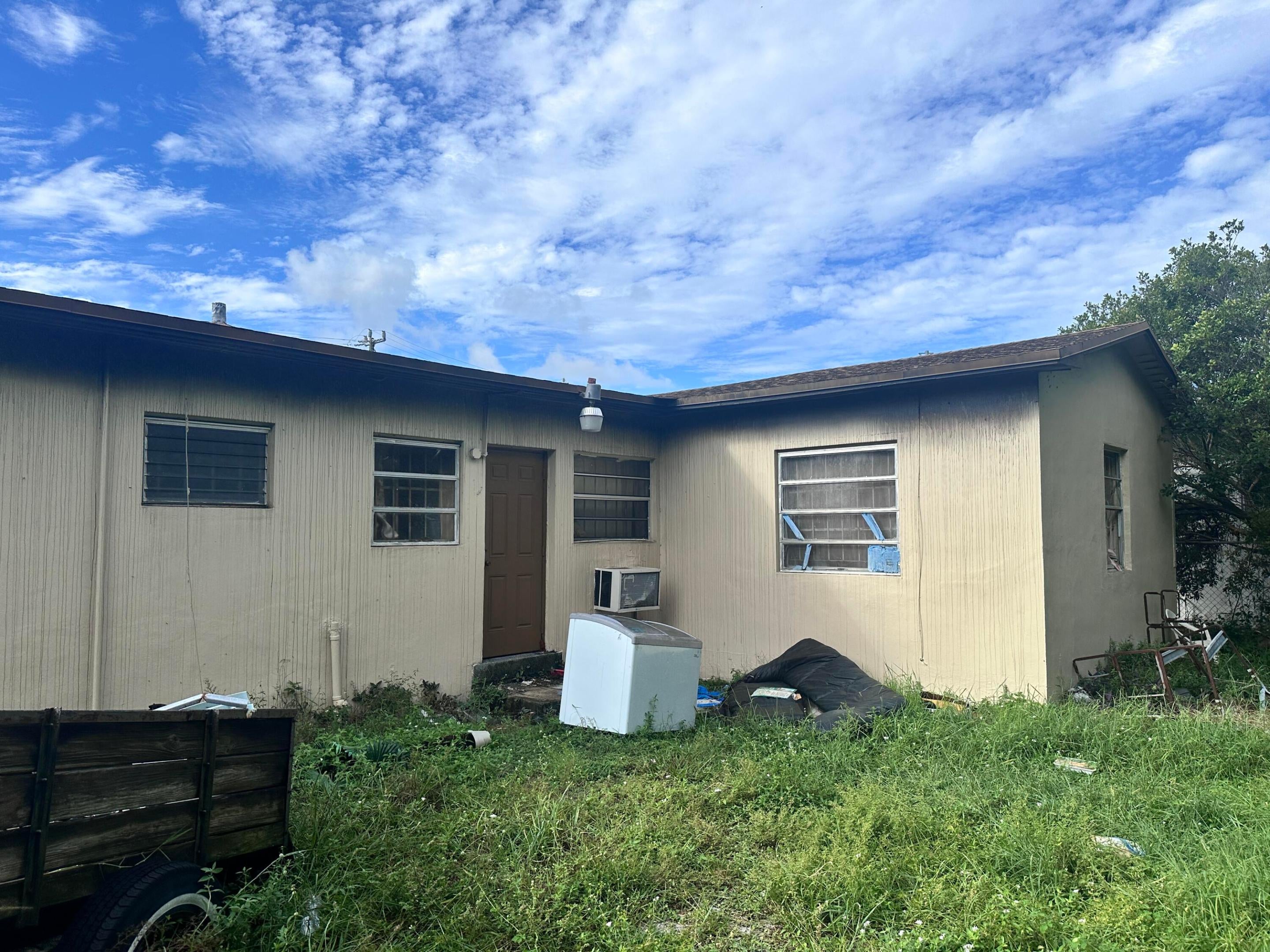 712 NW 9TH Court NW