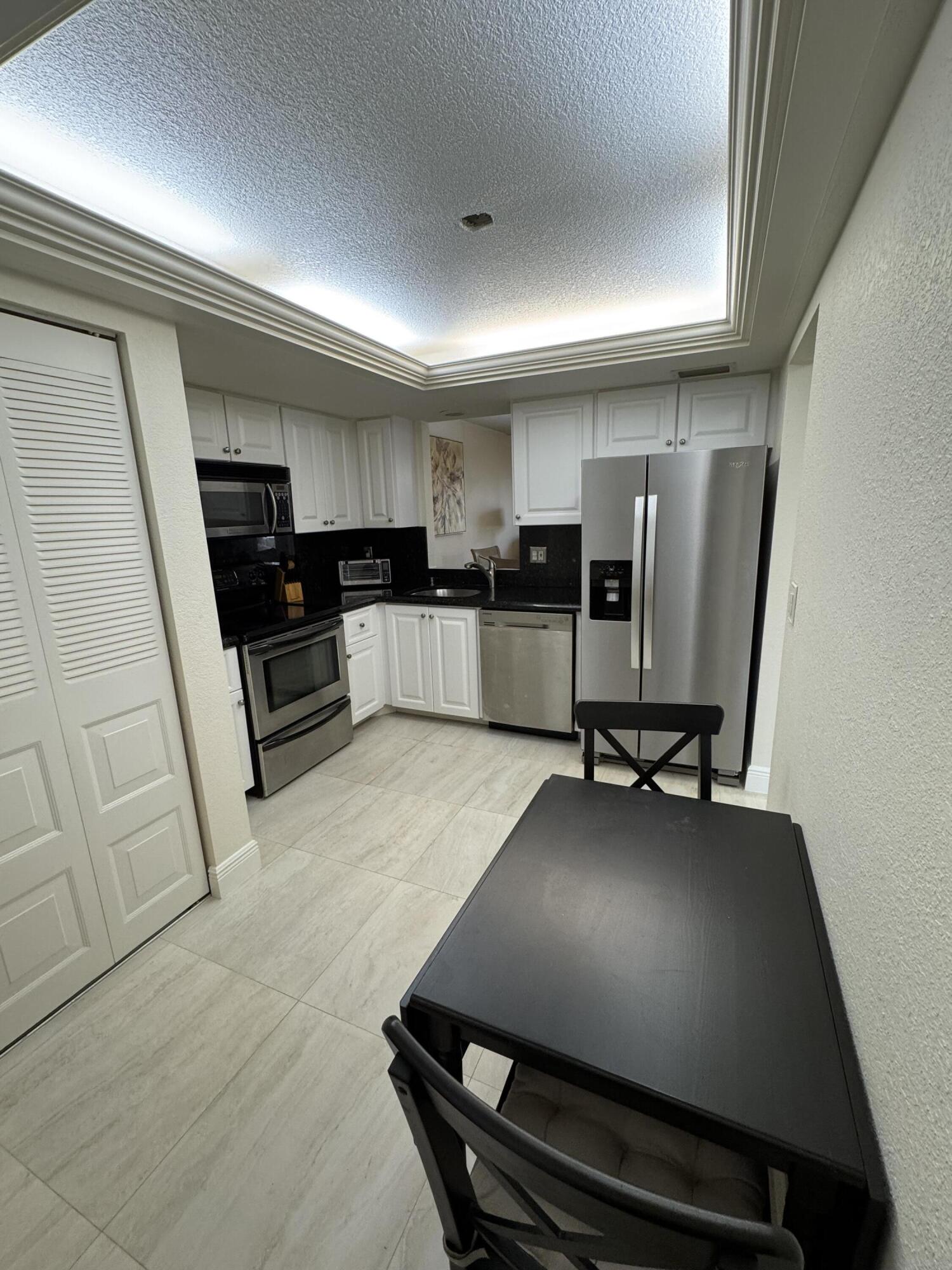 6 OF PALM SPRINGS 2 CONDO - Residential Lease