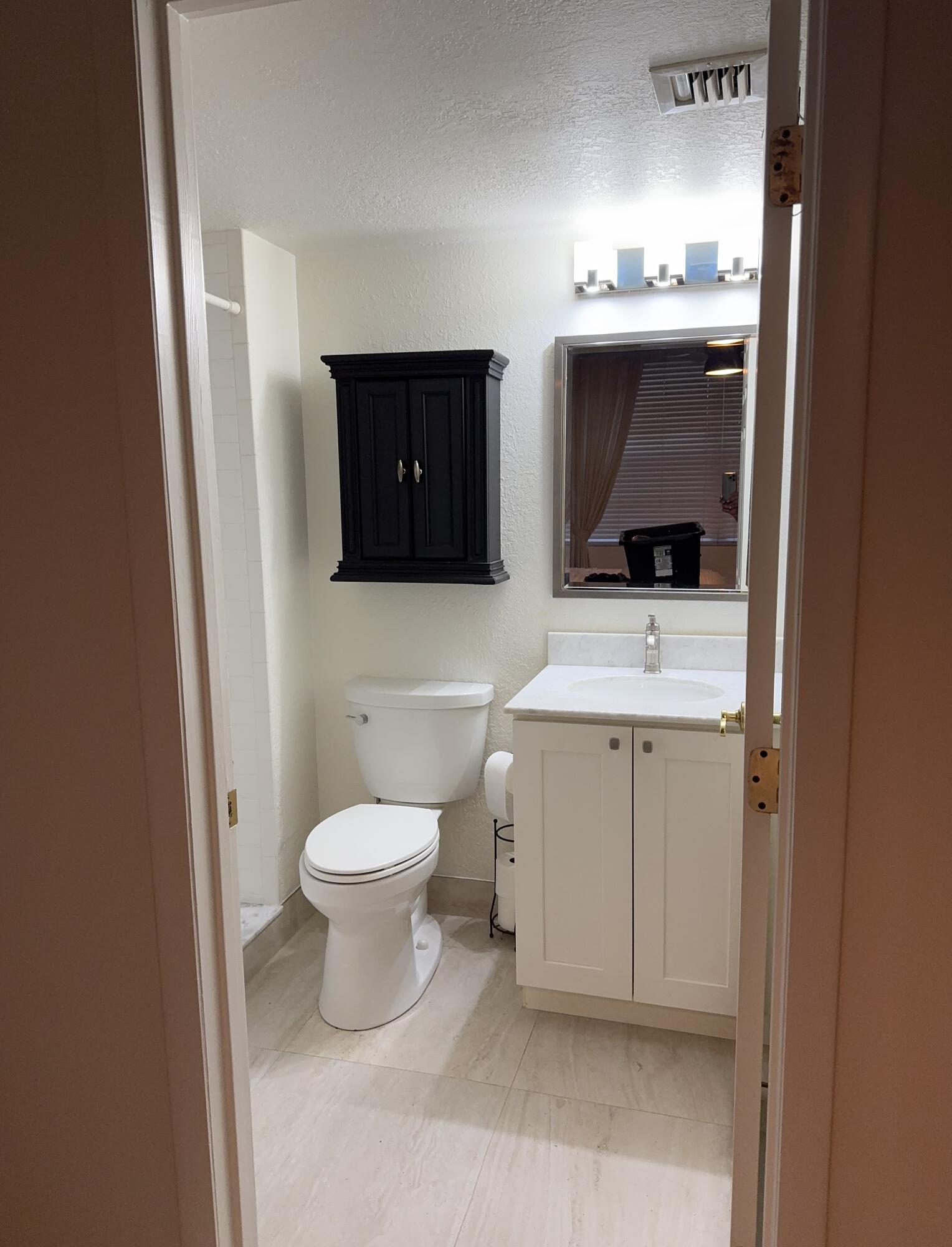 6 OF PALM SPRINGS 2 CONDO - Residential Lease