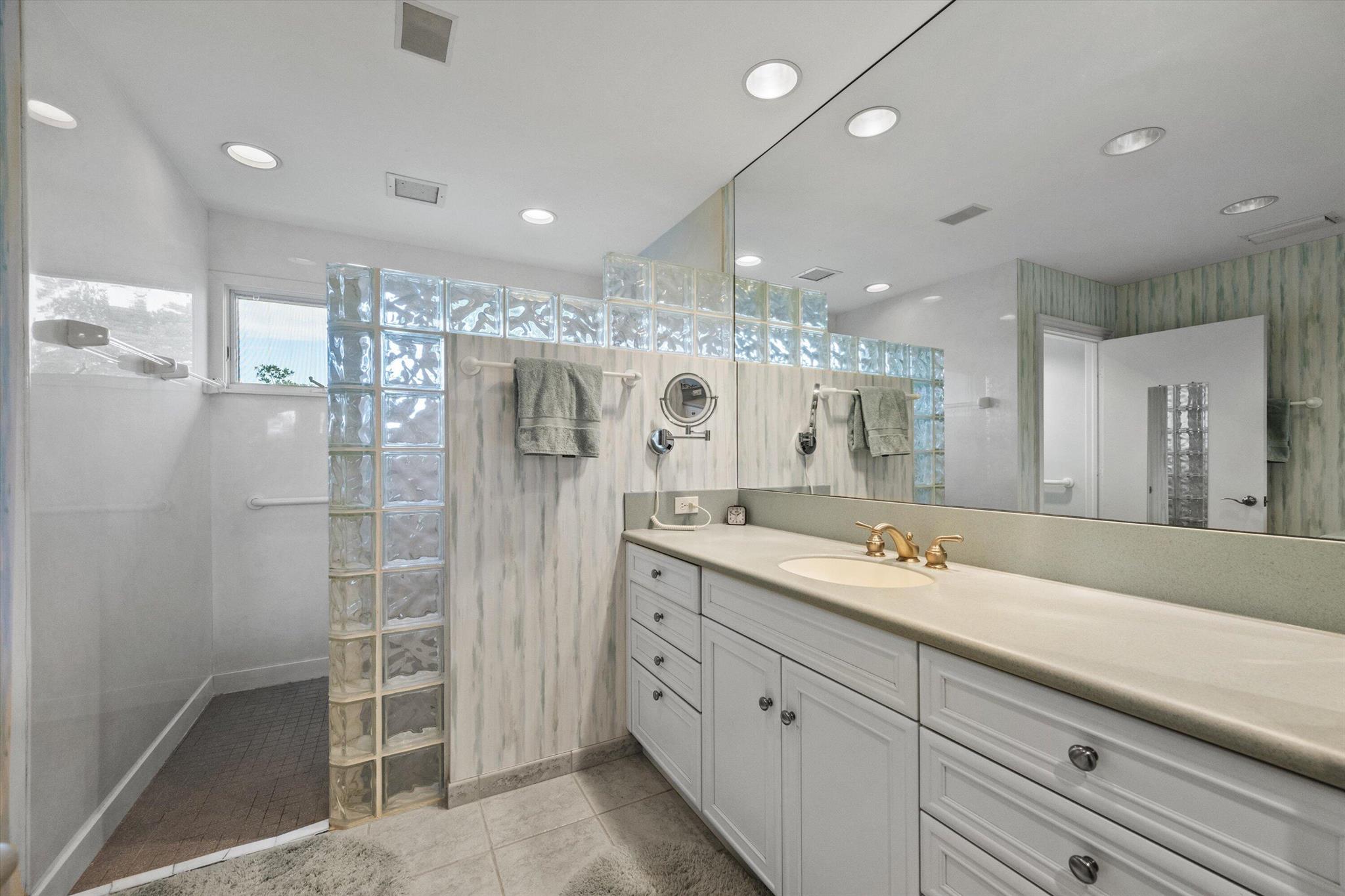 BAYTOWNE OF JONATHANS LAN - Residential