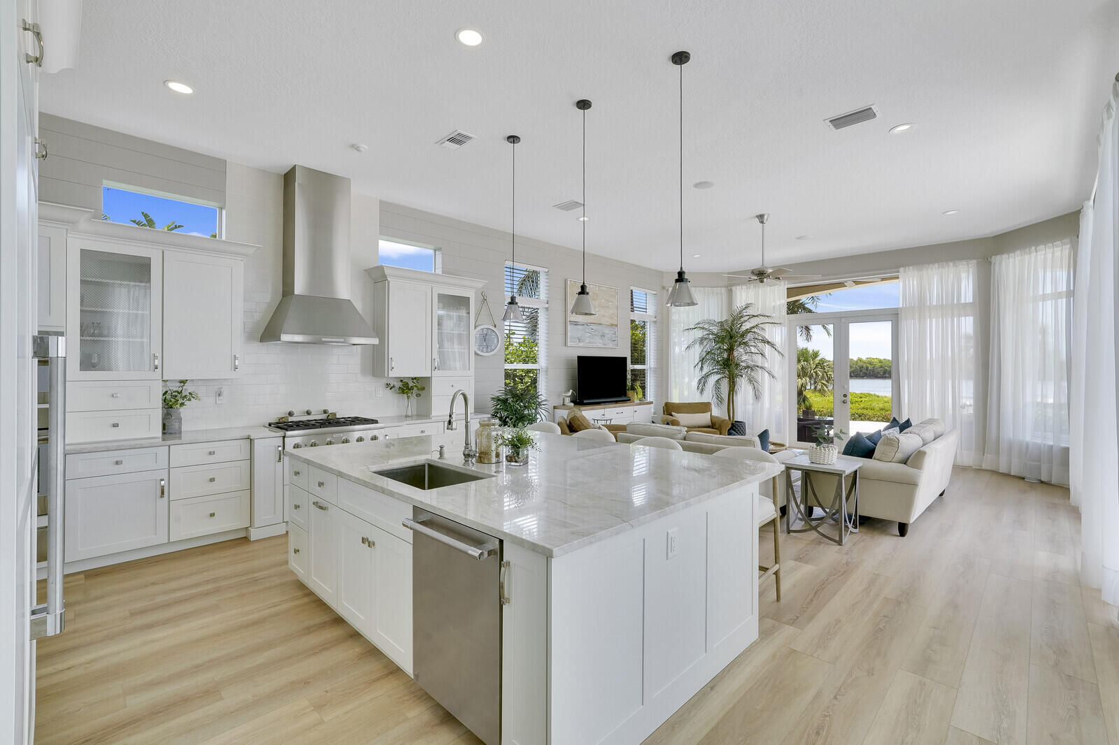 THE REEF (AKA COLONY OF ROCKY POINT) - Residential