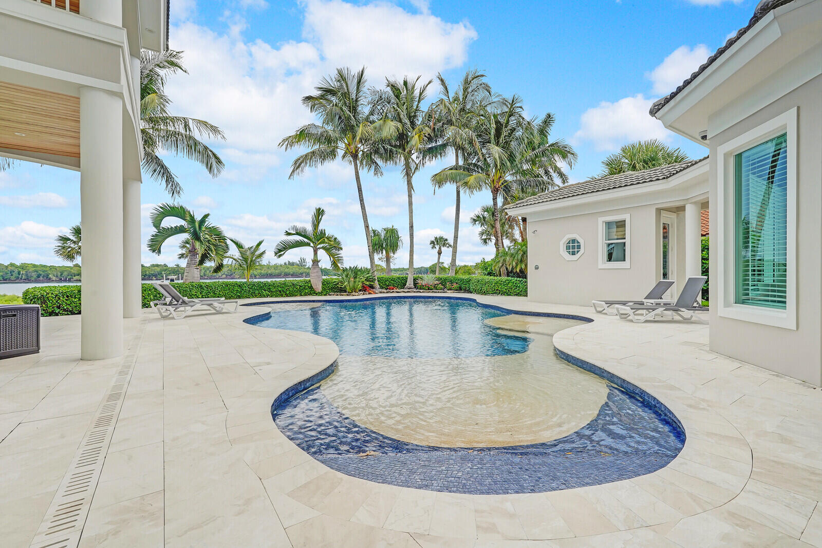 THE REEF (AKA COLONY OF ROCKY POINT) - Residential