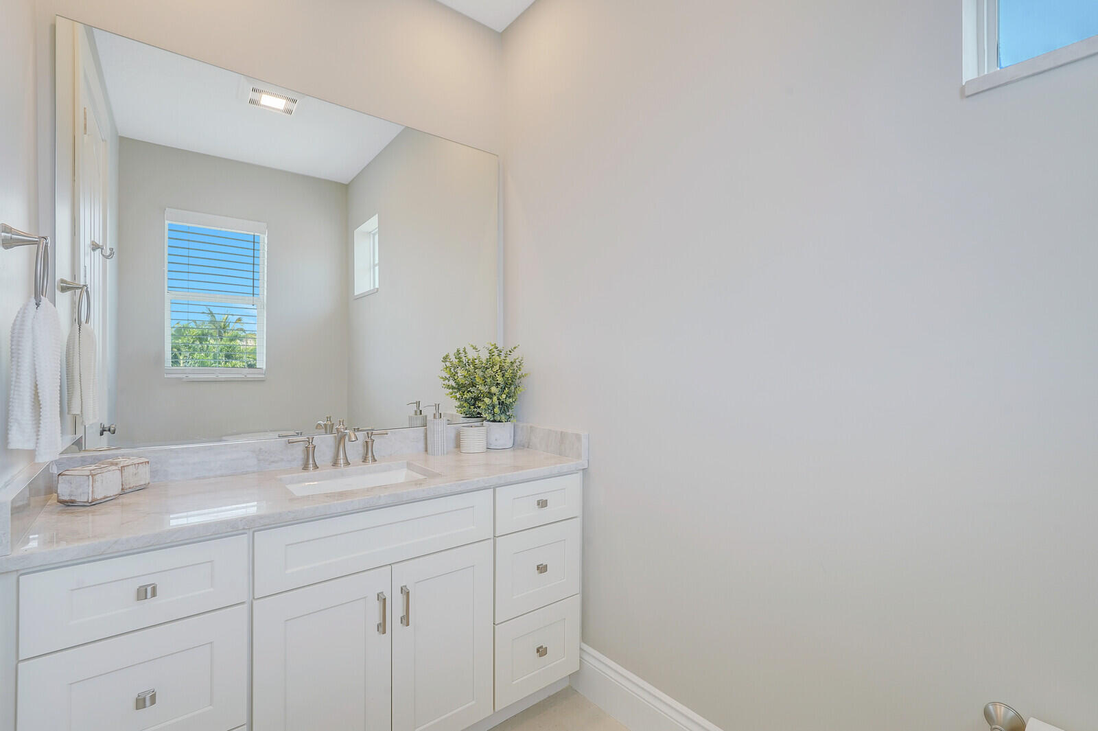 THE REEF (AKA COLONY OF ROCKY POINT) - Residential