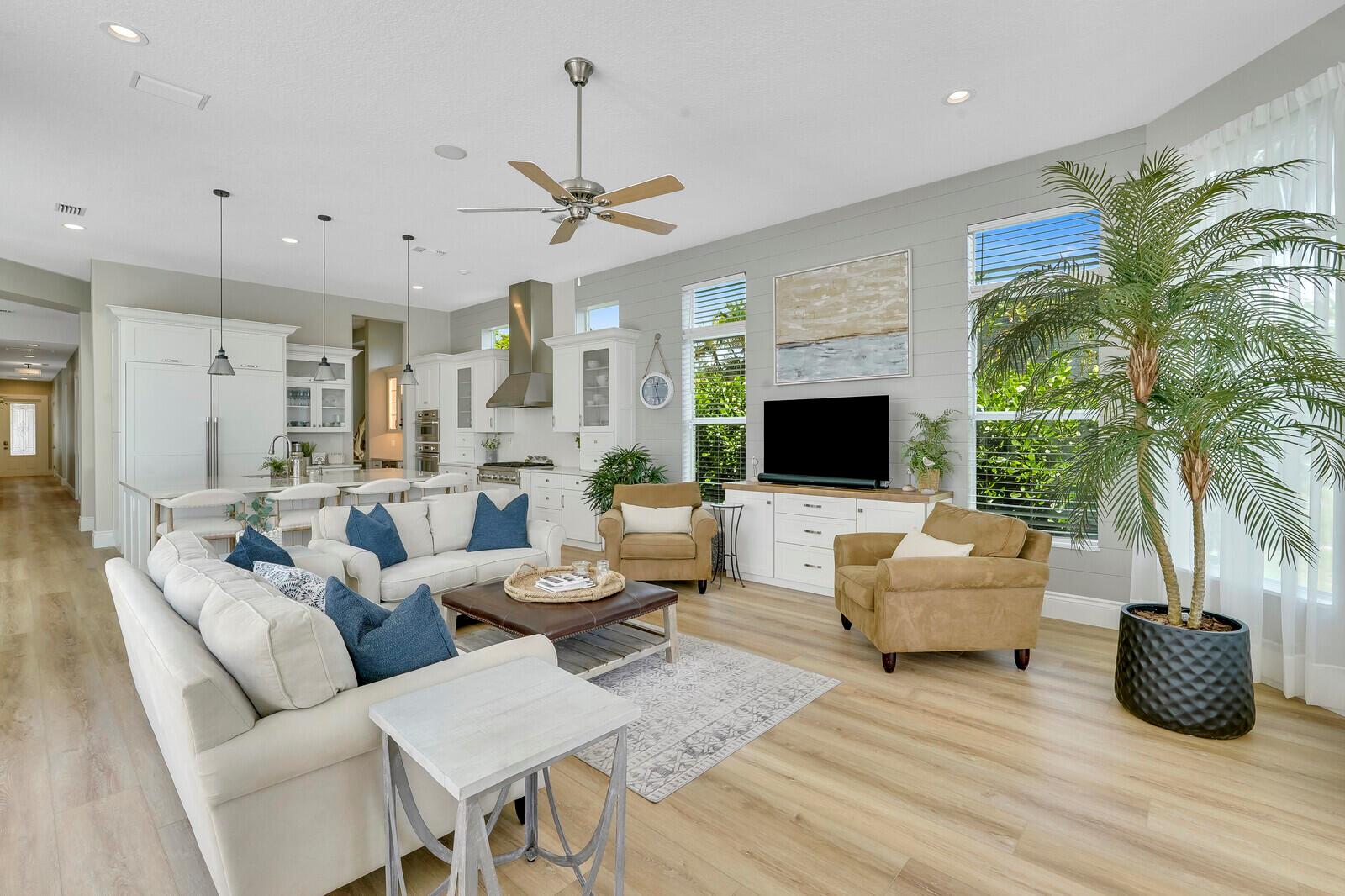 THE REEF (AKA COLONY OF R - Residential