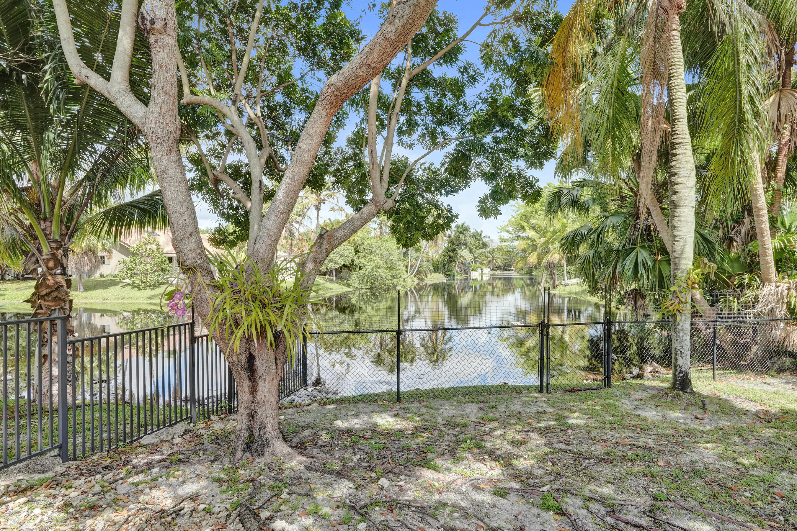 JACARANDA COUNTRY CLUB WEST - Residential