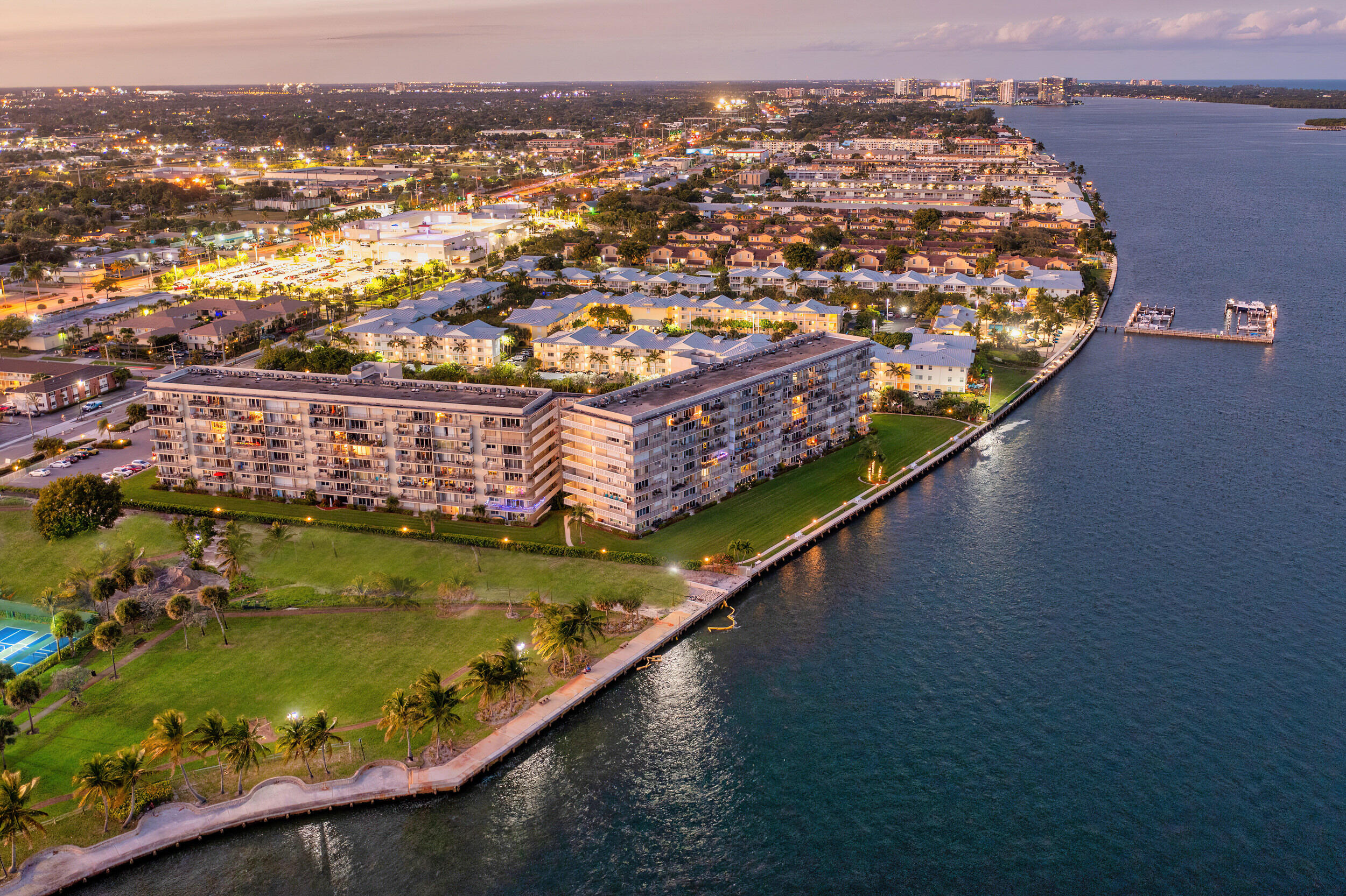 Lake Harbour Towers East - Residential