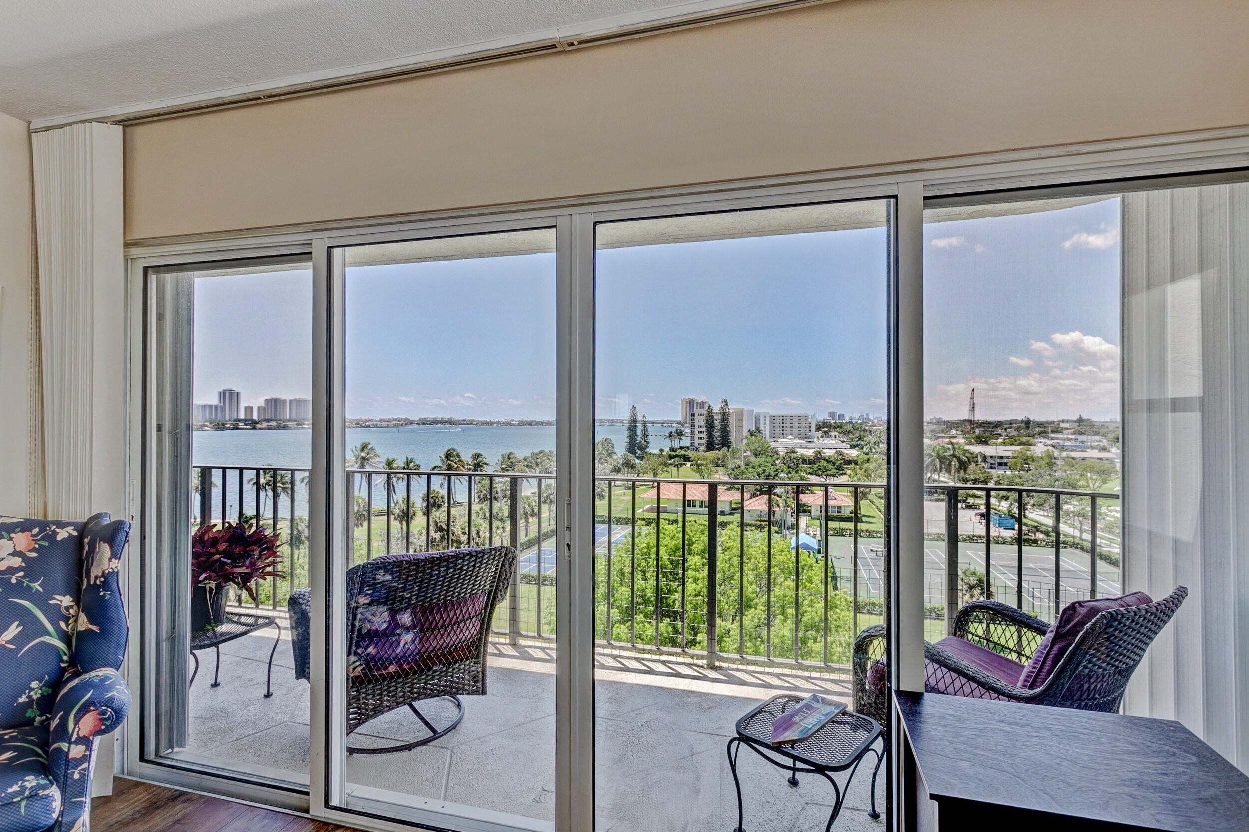 Lake Harbour Towers East - Residential