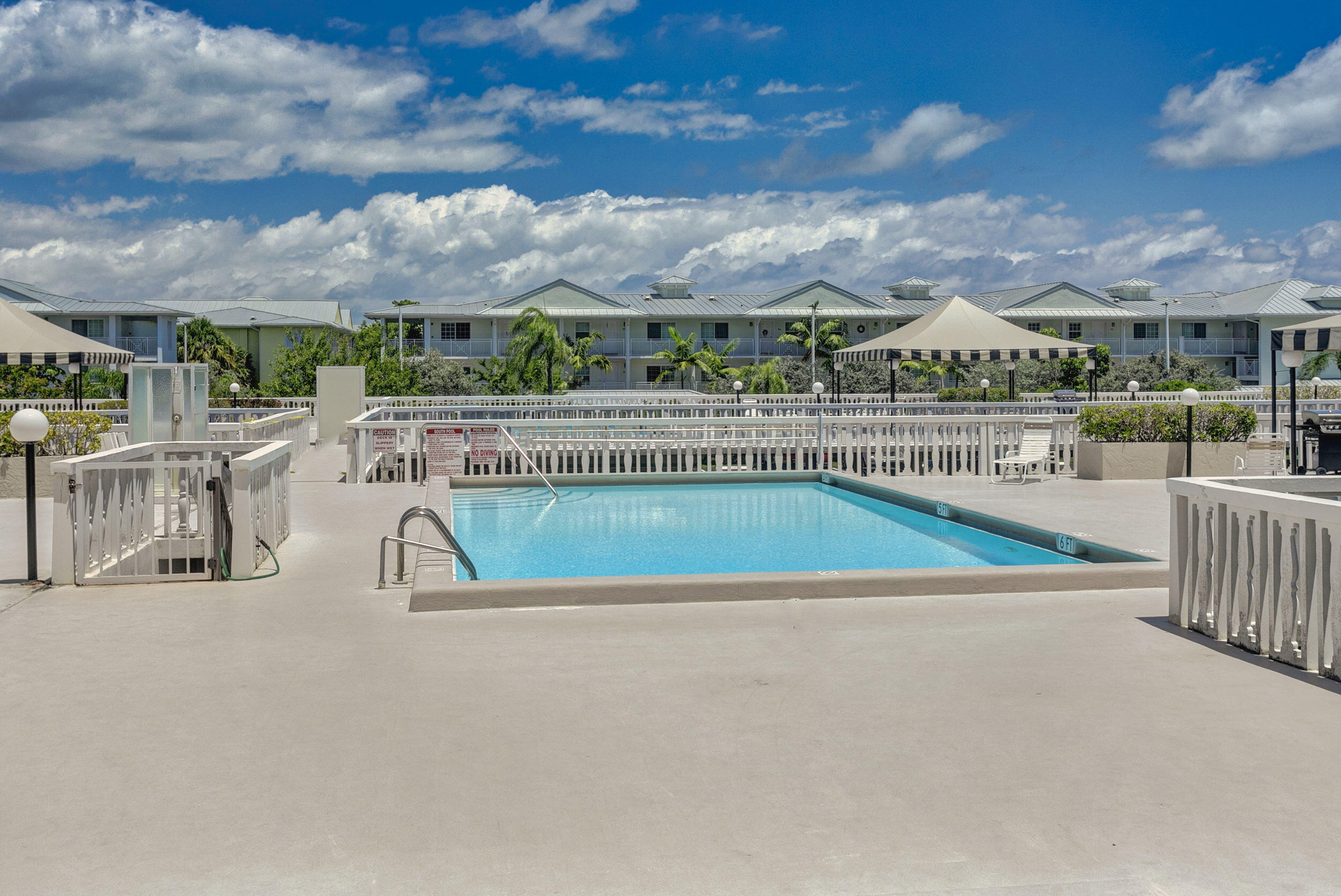 Lake Harbour Towers East - Residential