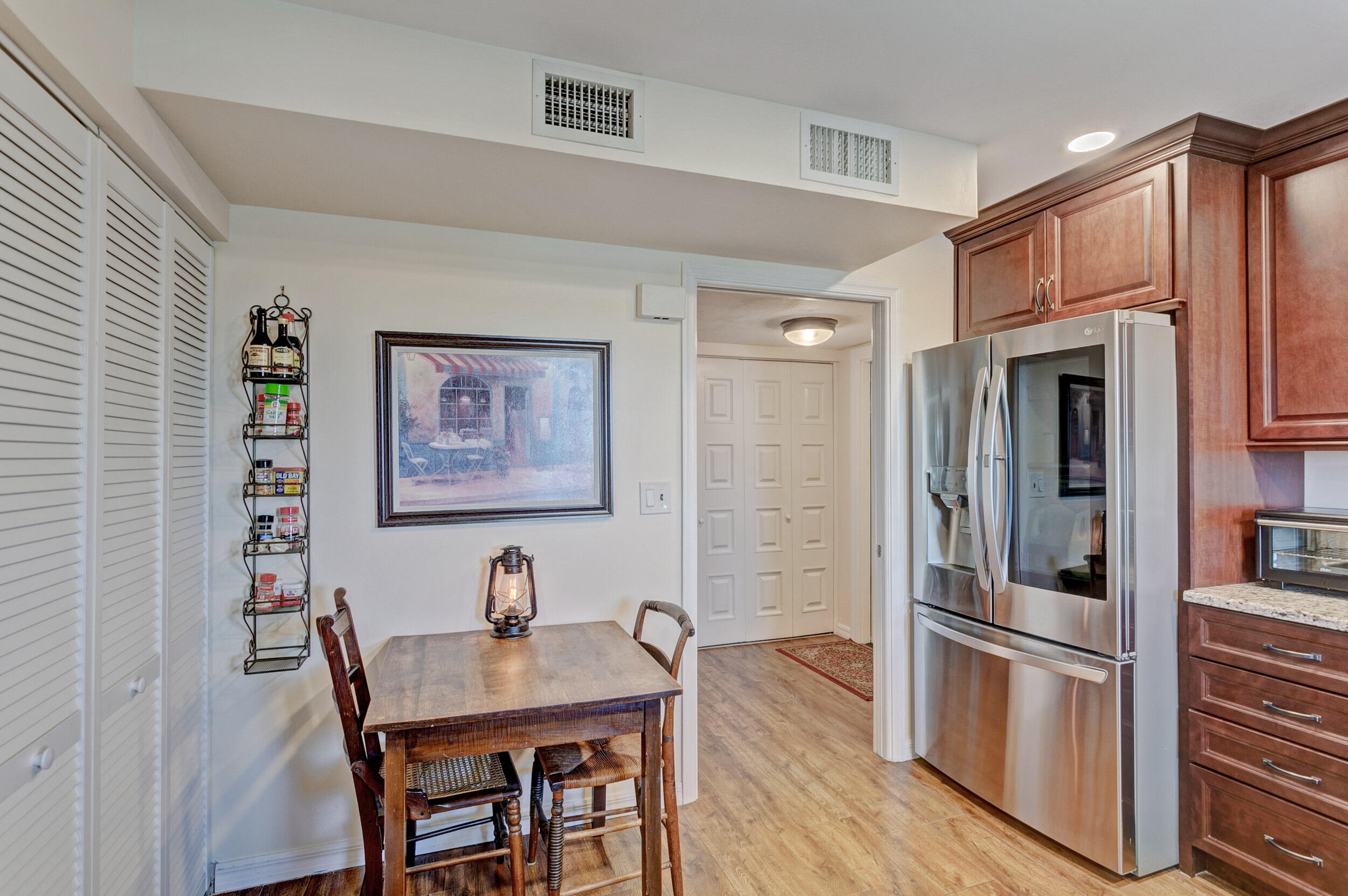 Lake Harbour Towers East - Residential