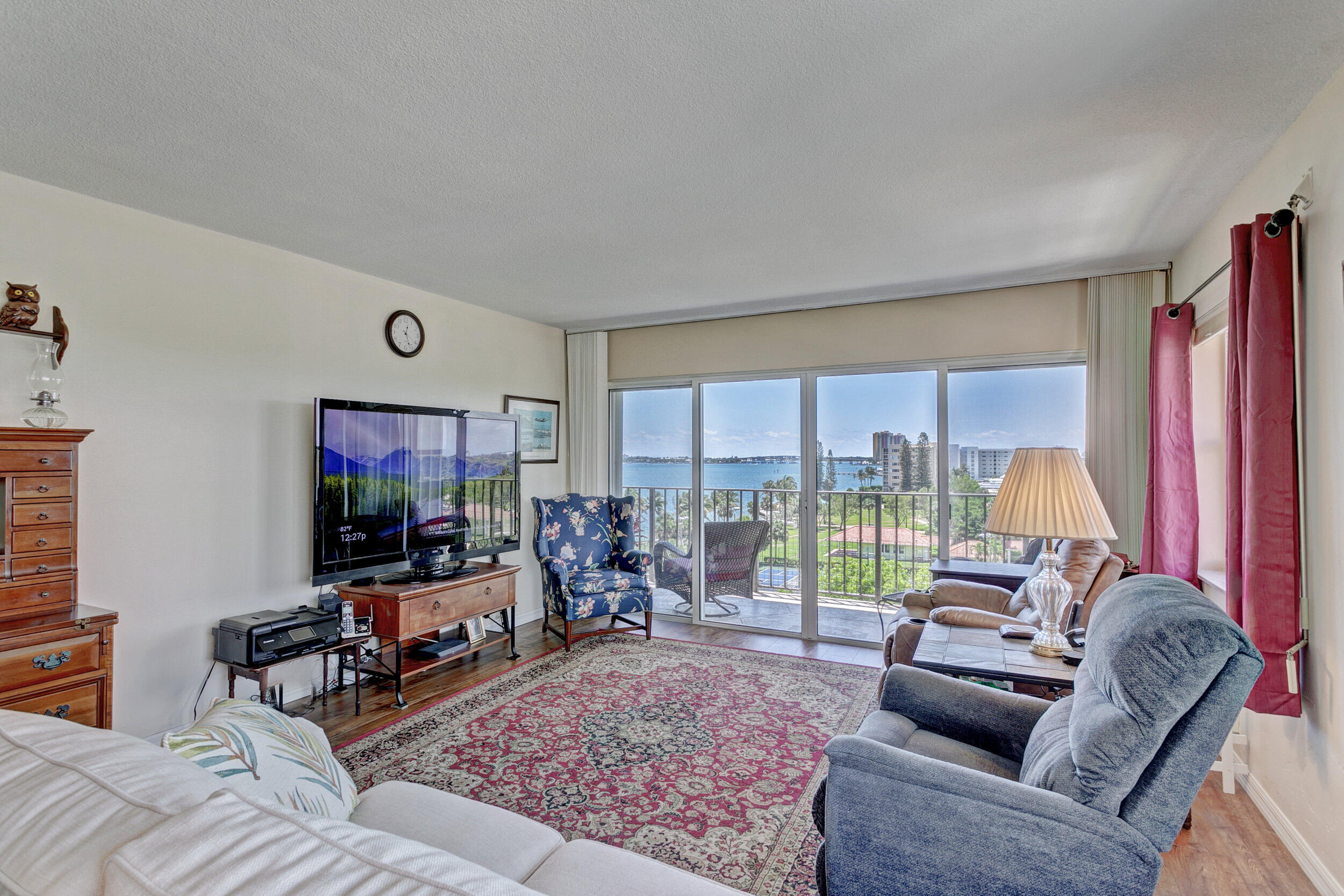 Lake Harbour Towers East - Residential