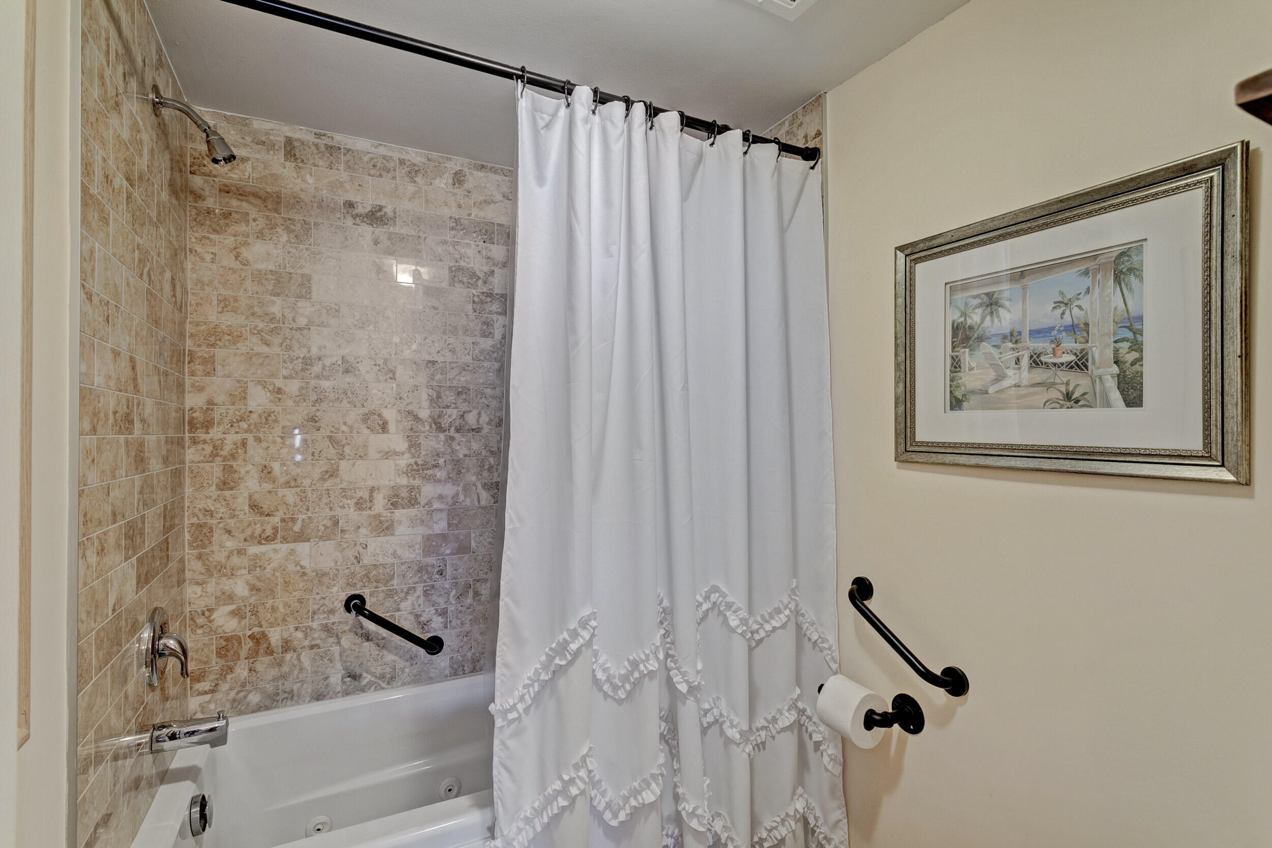 Lake Harbour Towers East - Residential