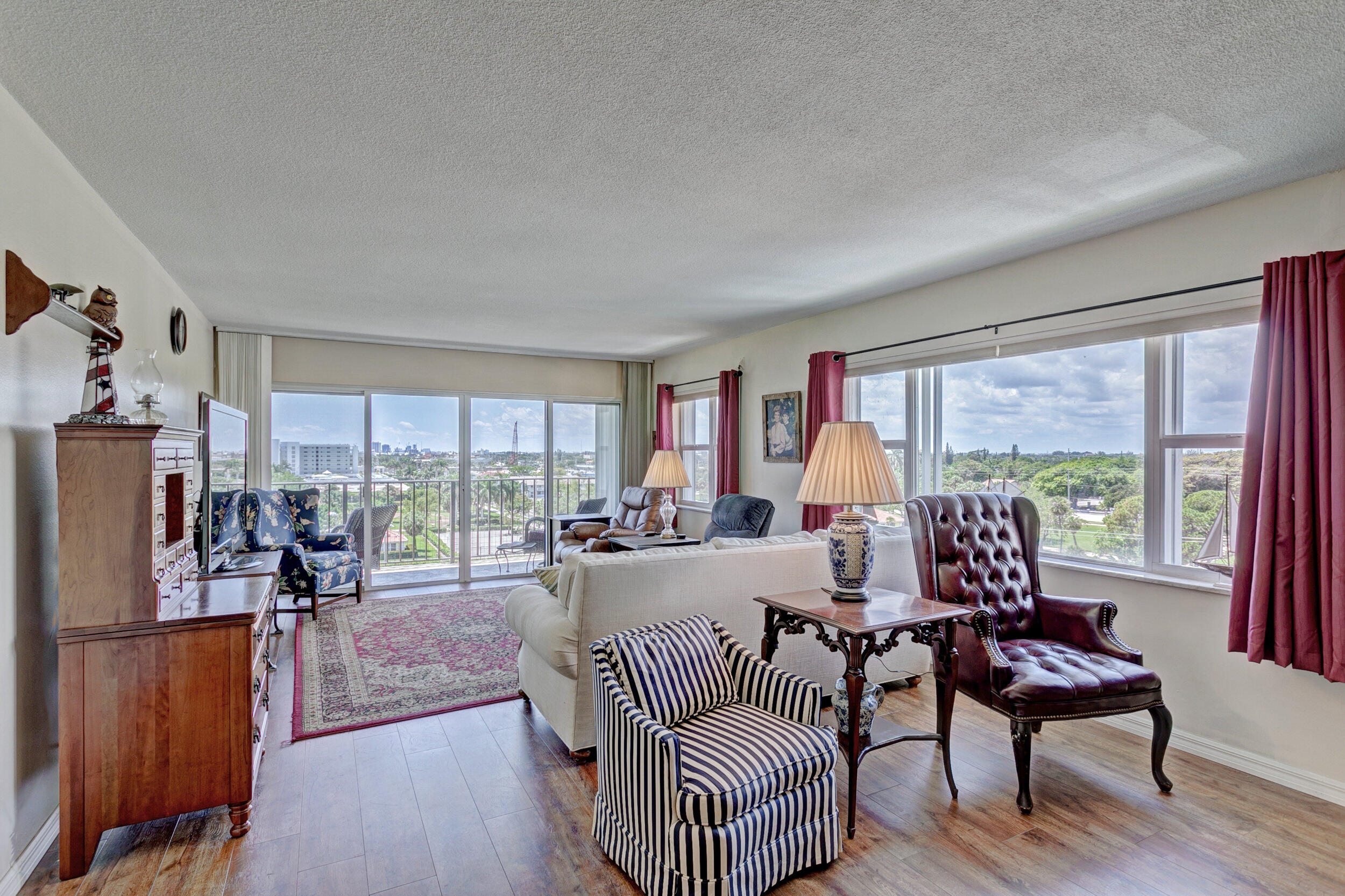 Lake Harbour Towers East - Residential