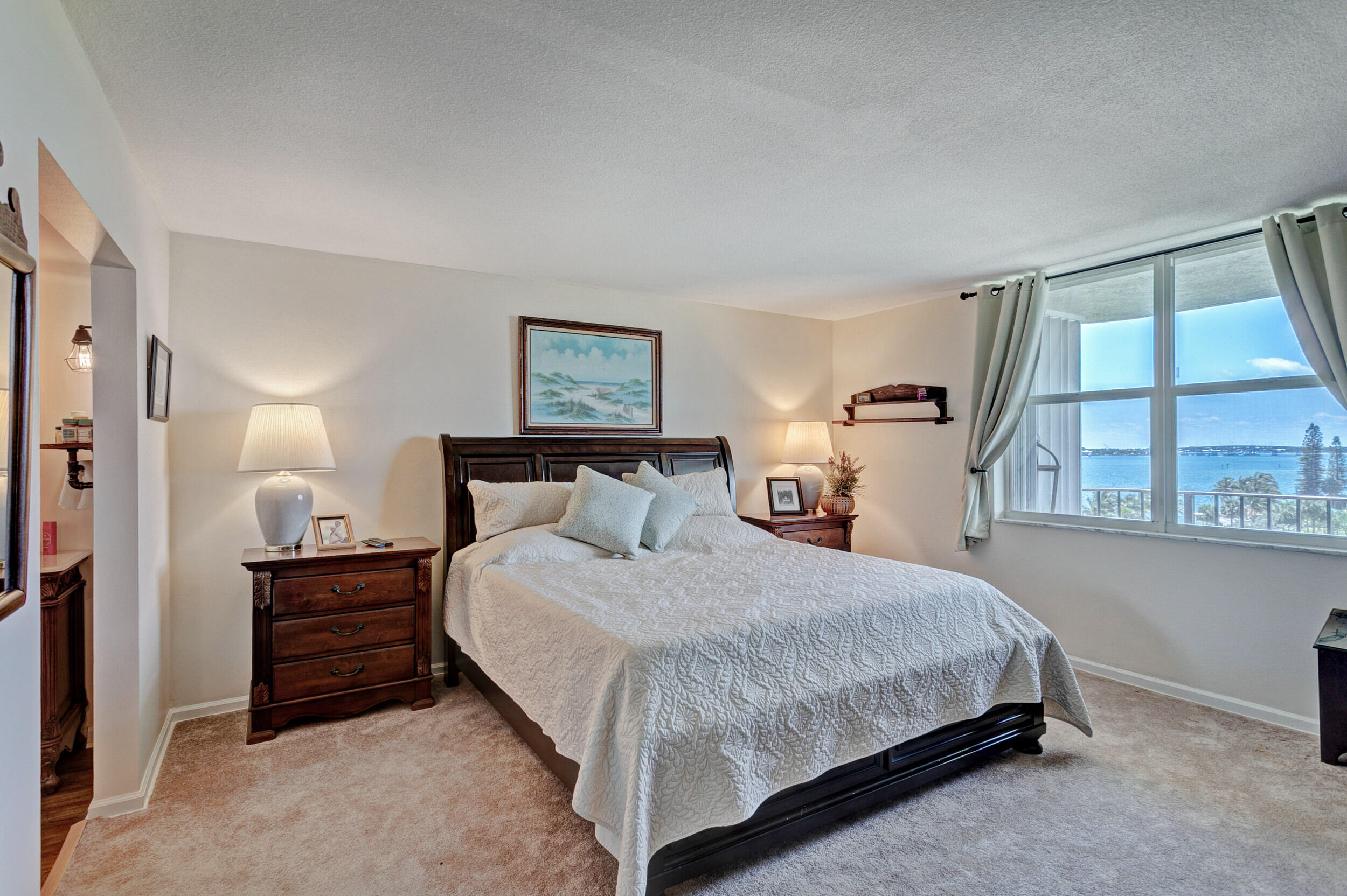 Lake Harbour Towers East - Residential