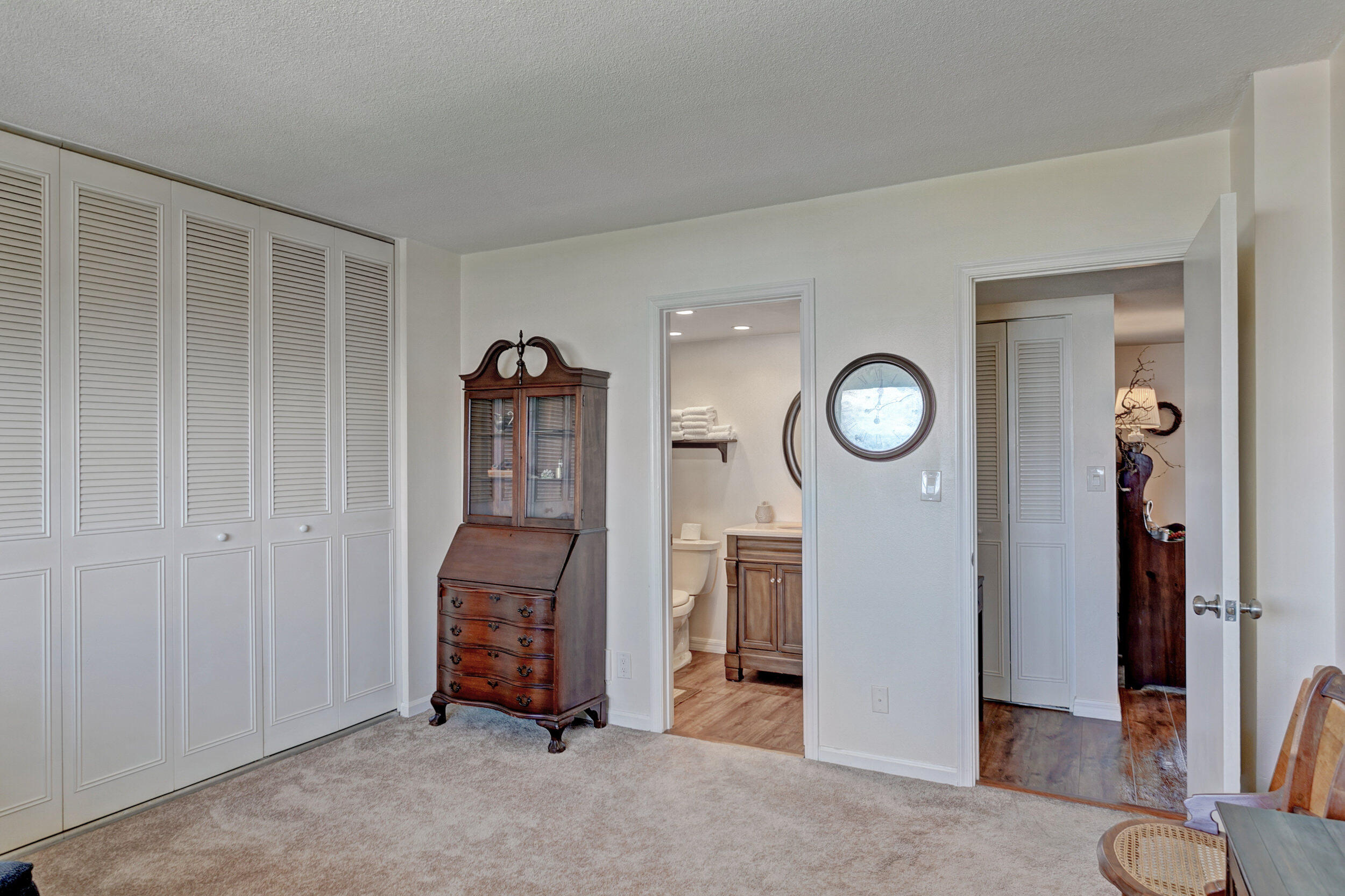 Lake Harbour Towers East - Residential