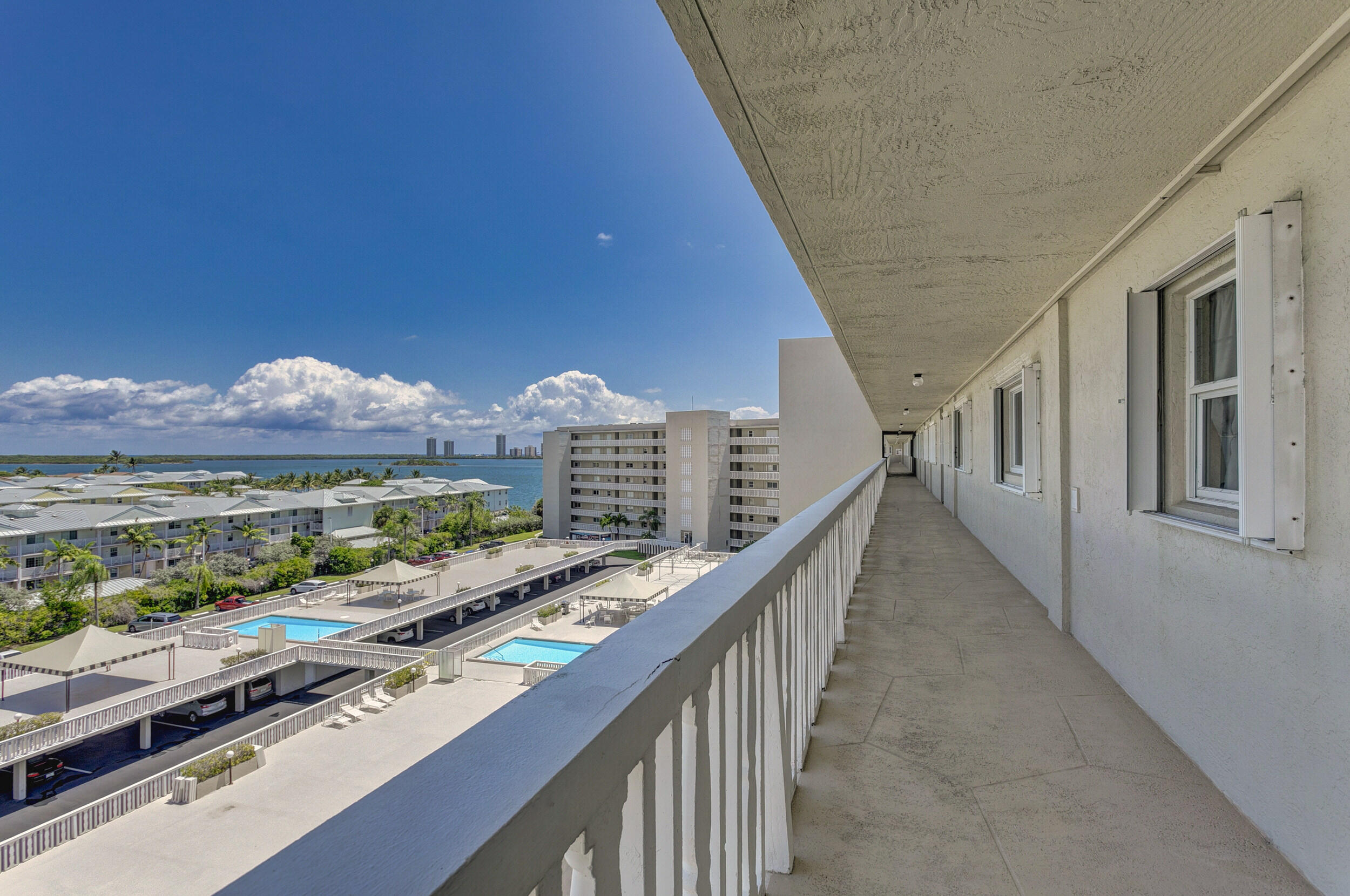 Lake Harbour Towers East - Residential
