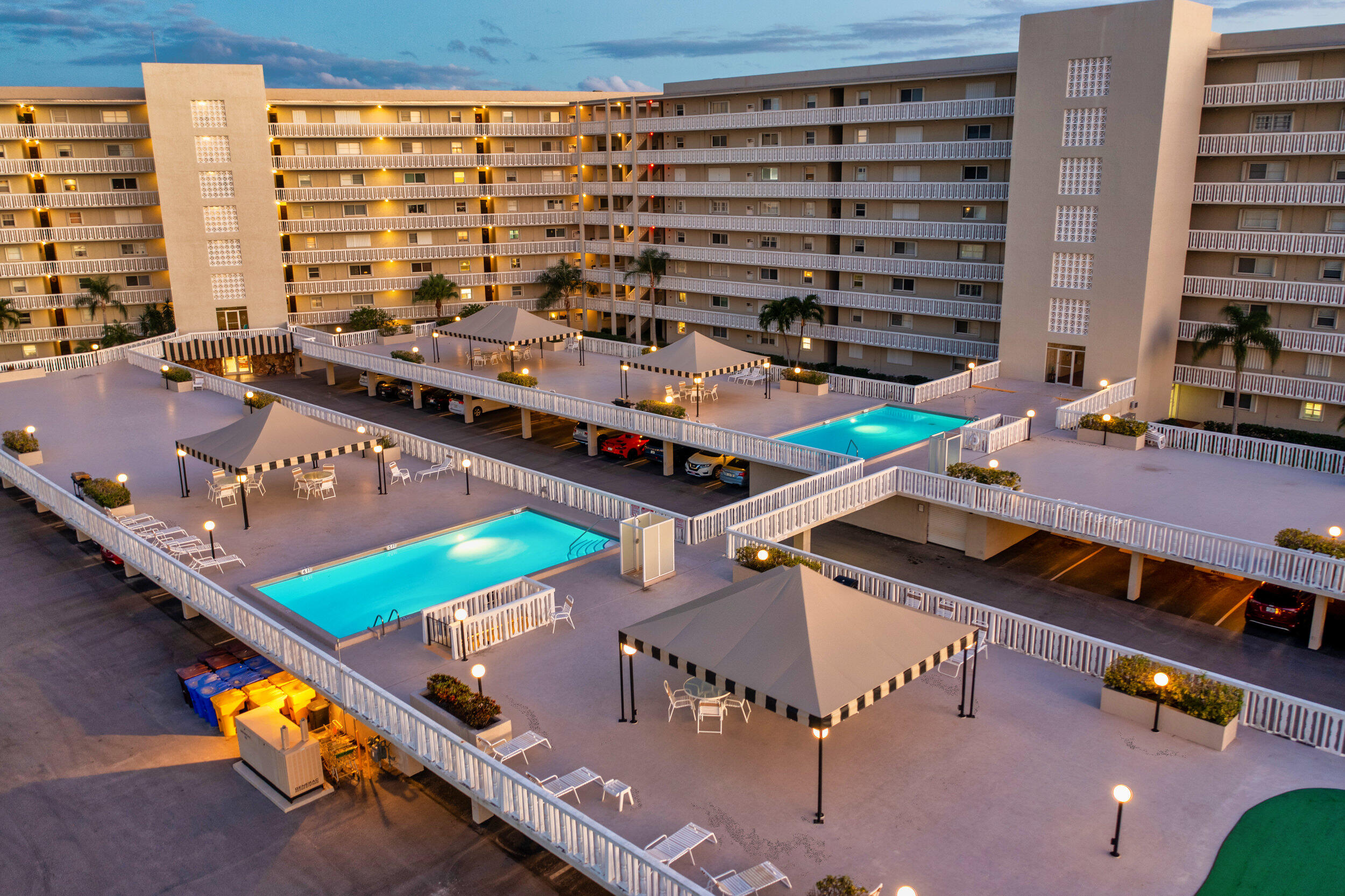 Lake Harbour Towers East - Residential